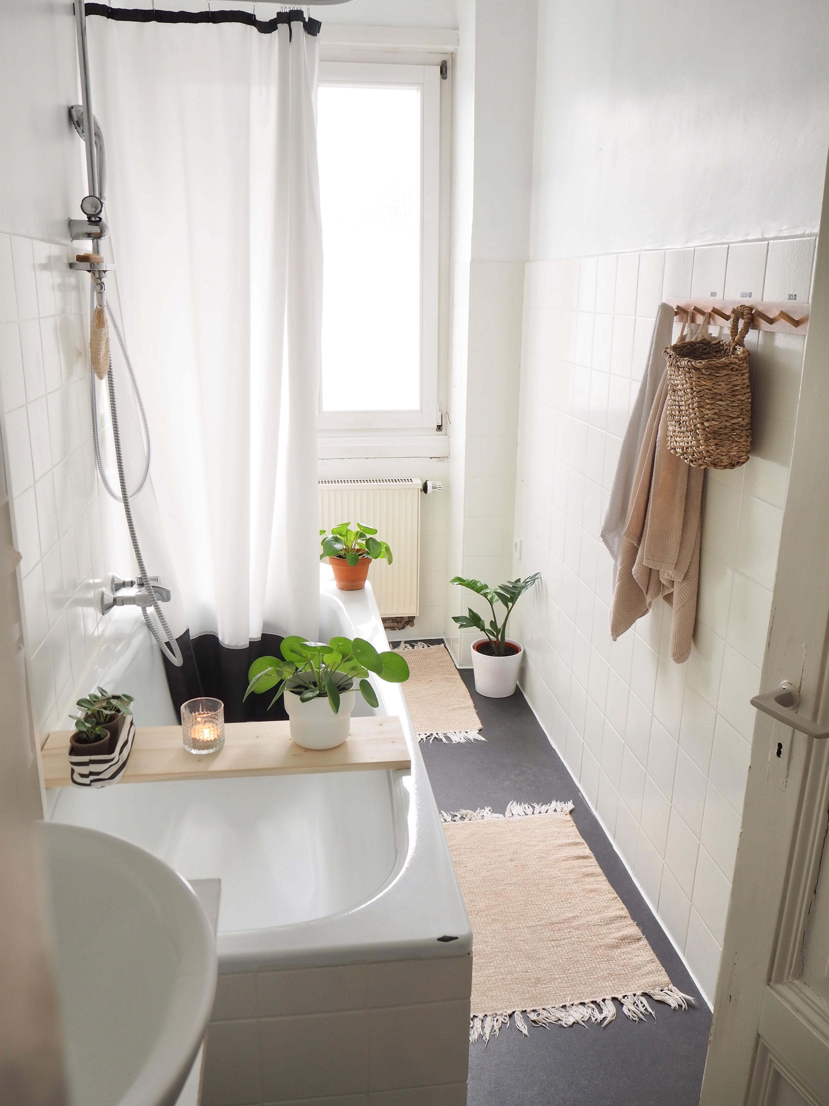 #badezimmer #smallbathroom #schmalesbad #altbaubad #altbau #ablage #diekraftderpflanzenwelt