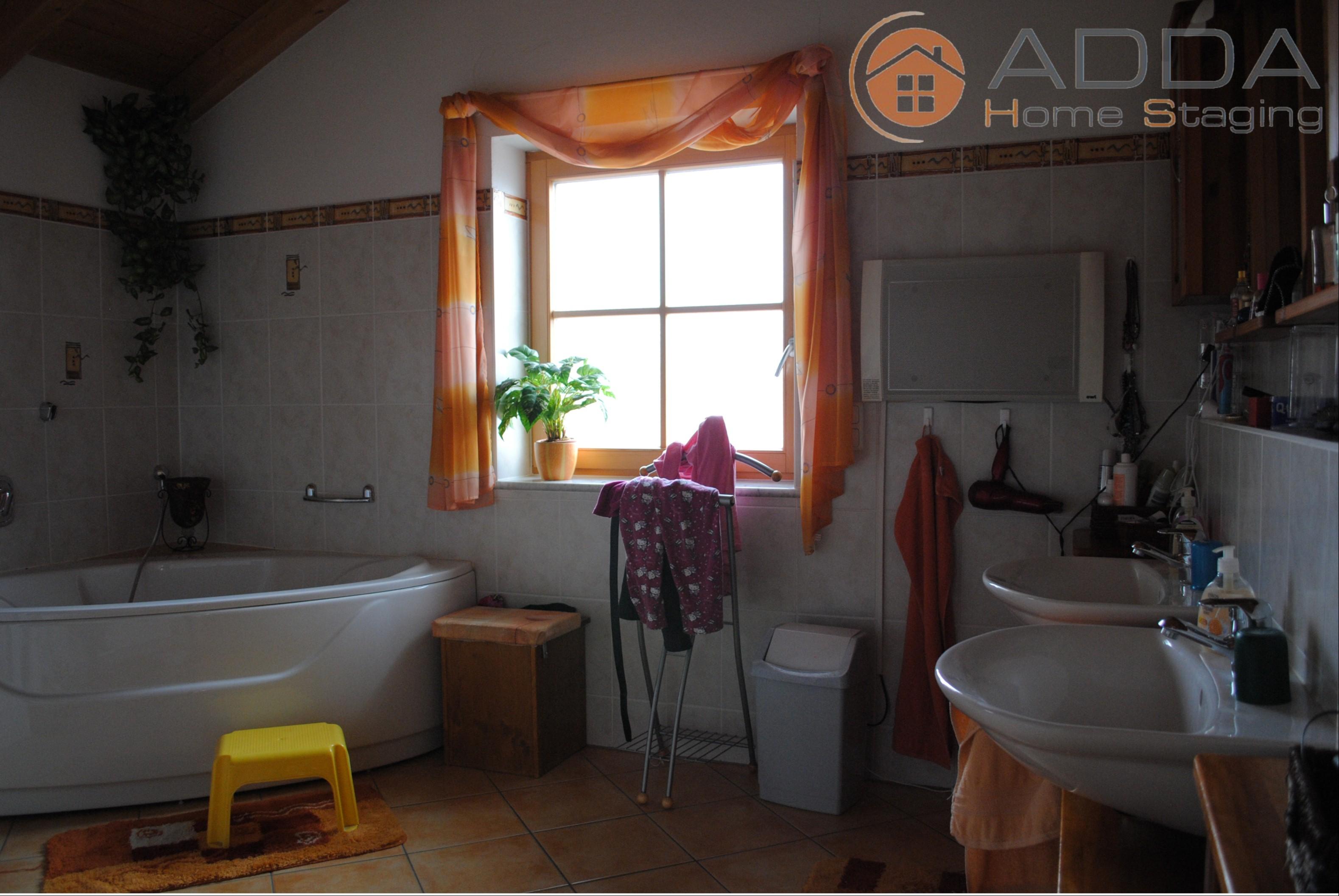 Badezimmer vor dem Home Staging #ferienwohnung #raumdesign #raumgestaltung ©ADDA Home Staging