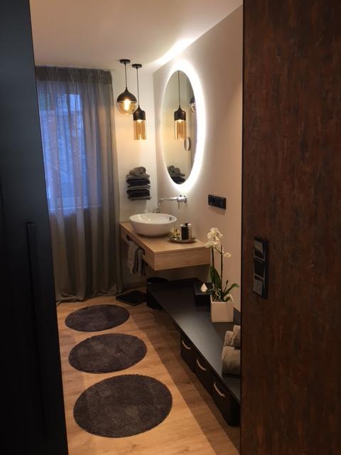 Badspiegel, Wandspiegel und Spiegel nach Maß beleuchtet bei #spiegelshop24

https://spiegelshop24.com