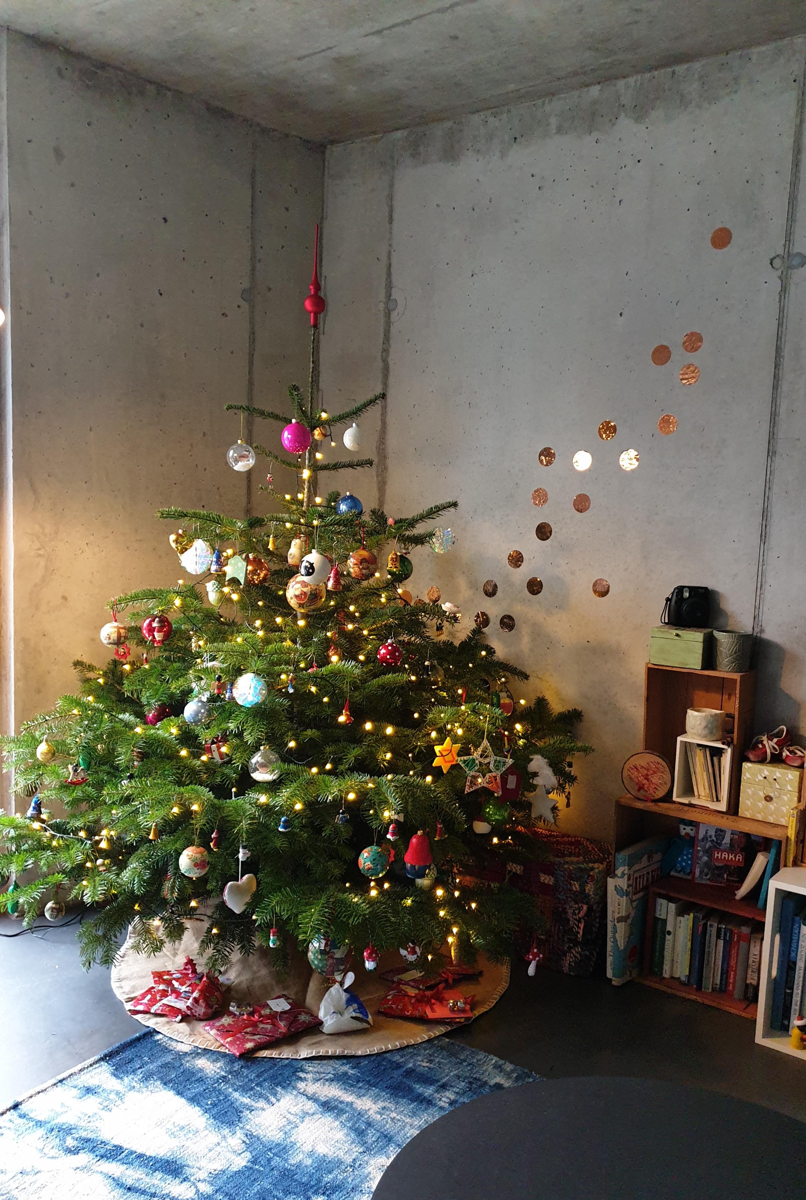 Bäumchen Kunterbunt..Frohe Weihnachten!
#weihnachtlich#Tannenbaum#Weihnachtsbaum