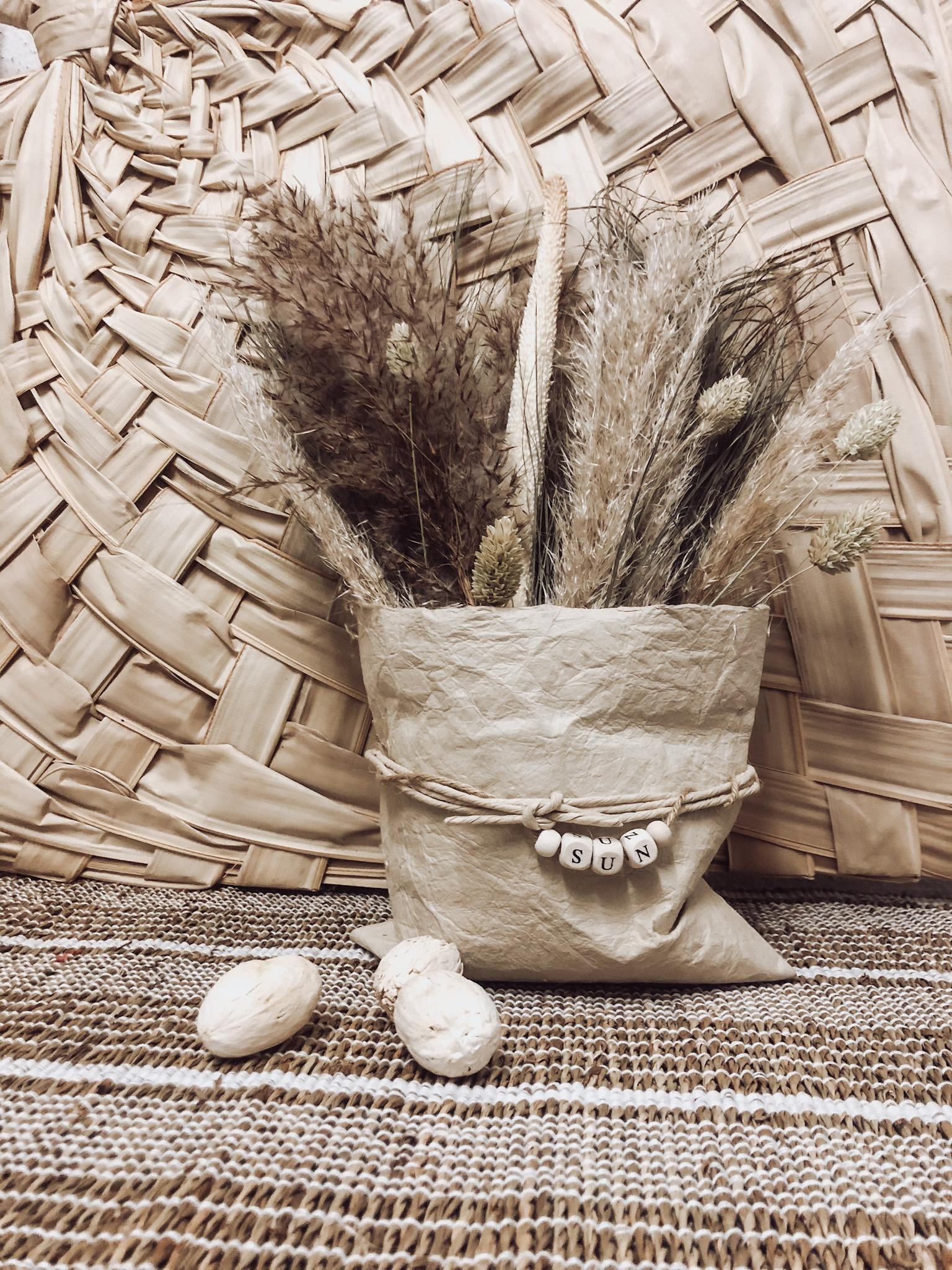 Bag of sunshine 🤍 Handmade Trockenblumen-Tüte mit viel Boho und Good vibes ☮︎
Insta: seasideoflife.shop