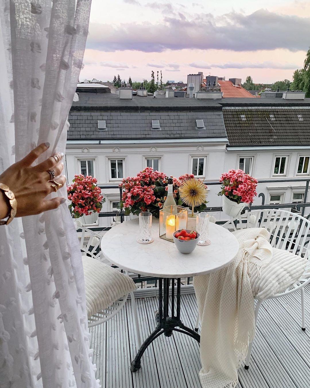Balcony view 

#balkon #ausblick #balkonien #couchstyle #tisch #cozy #gemütlich #scandistyle #blumen #deko #stuhl #hygge
