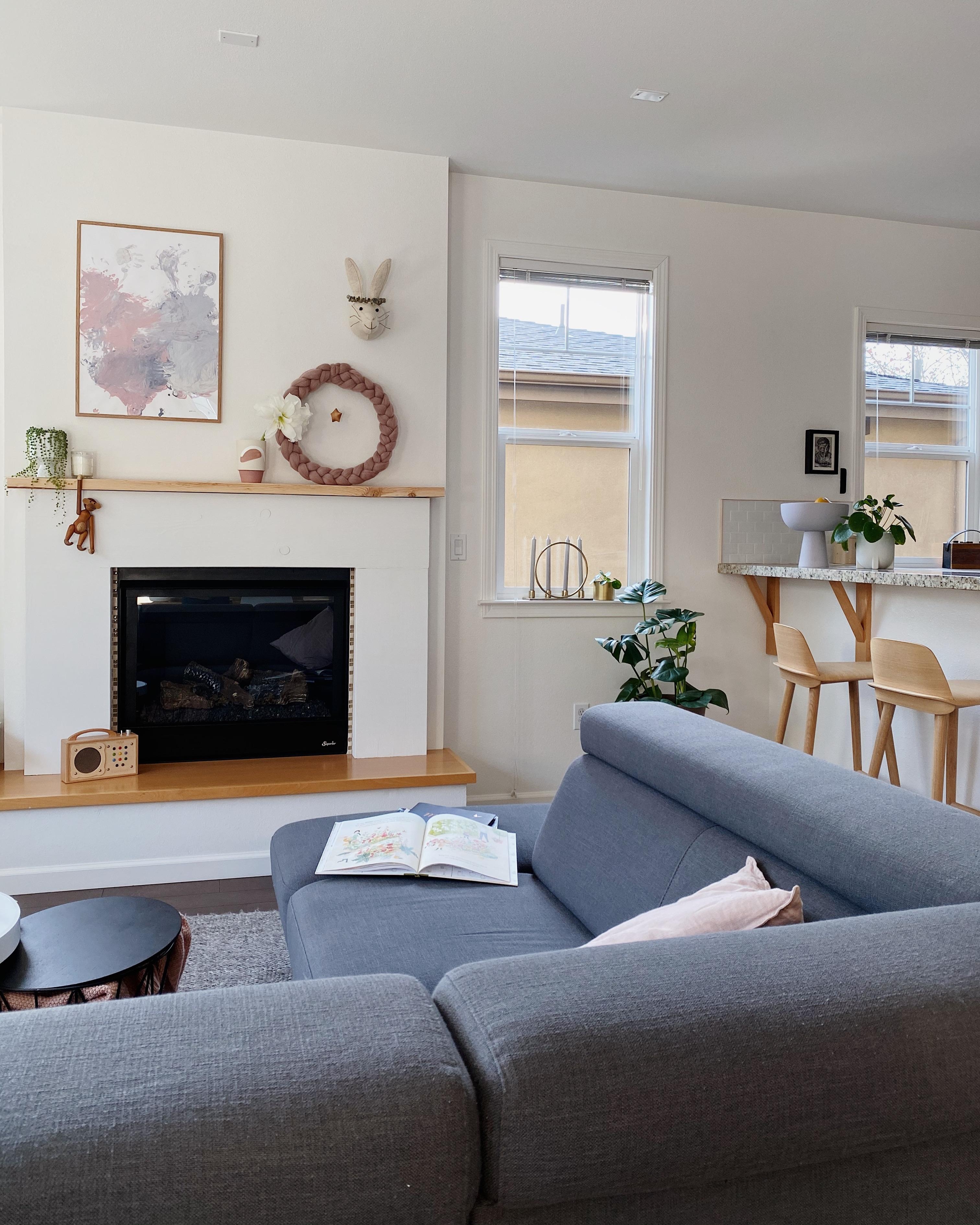 Bald gibt’s hier Veränderungen #livingroom #cozyplace #kamin 