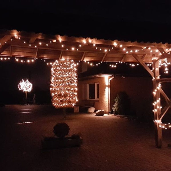 Bald werden wieder die Lichterketten aufgehängt ...und jedes Jahr ein bissel mehr. #weihnachten #gemütlicheszuhause