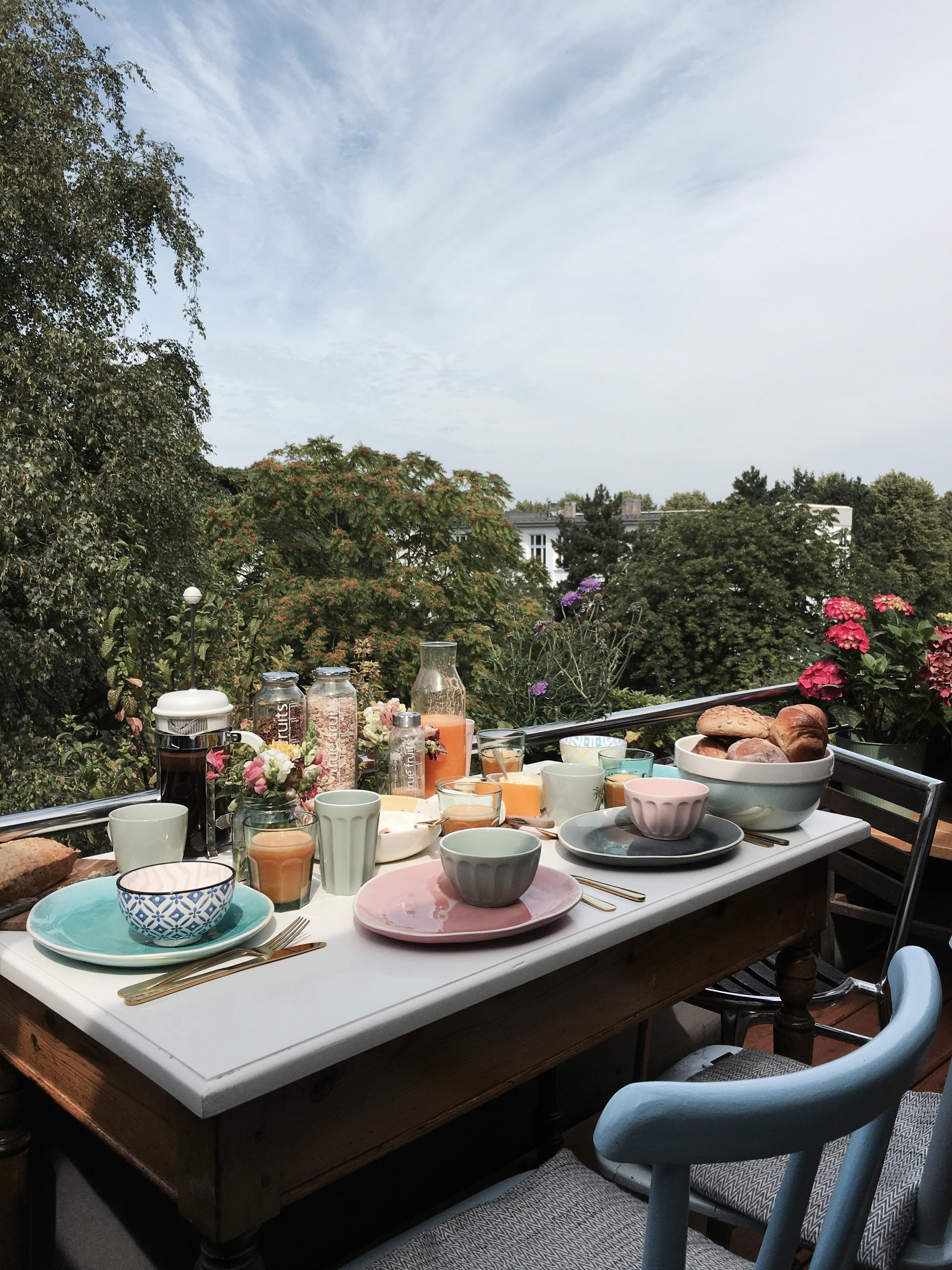 Balkon 🌸🌞🥐
#breakfast #balkon #couchmagazin