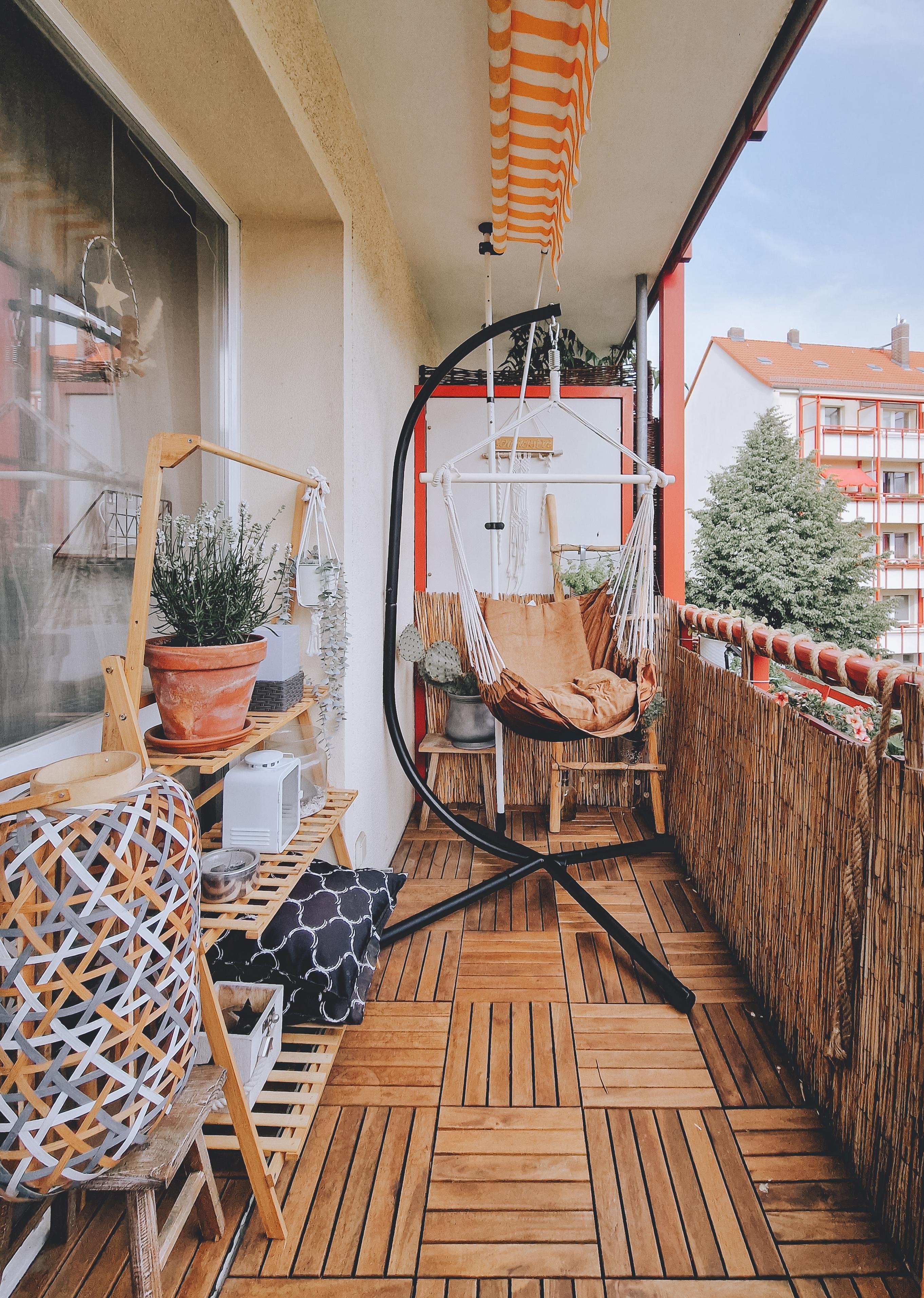 #Balkon #balkonliebe #sichtschutz #hingesetzt #Pflanzen #pflanzregal #boholiebe #bohostyle