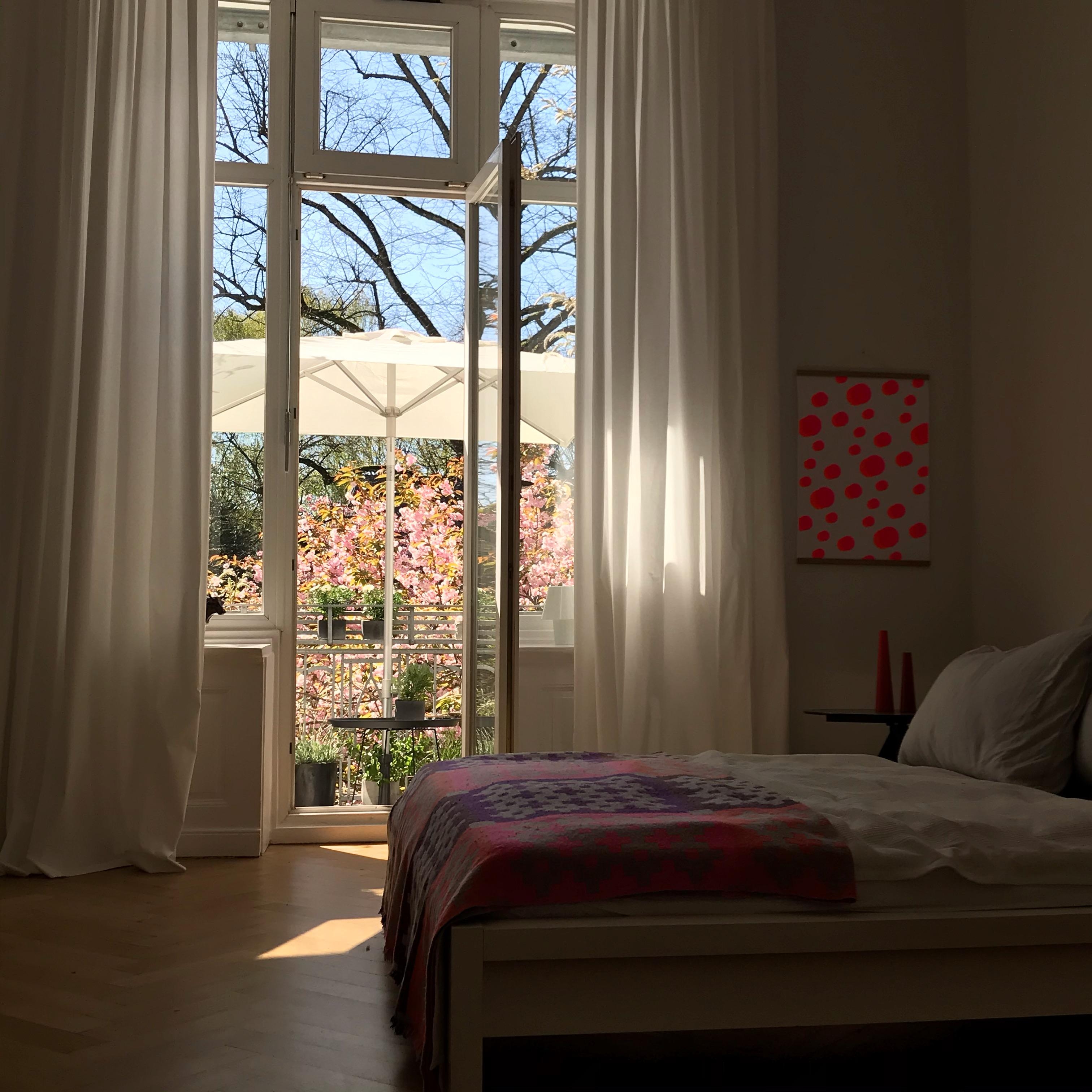 #balkon #kirschblüte #altbau #schlafzimmer #bedroom #frühling
#windowview
