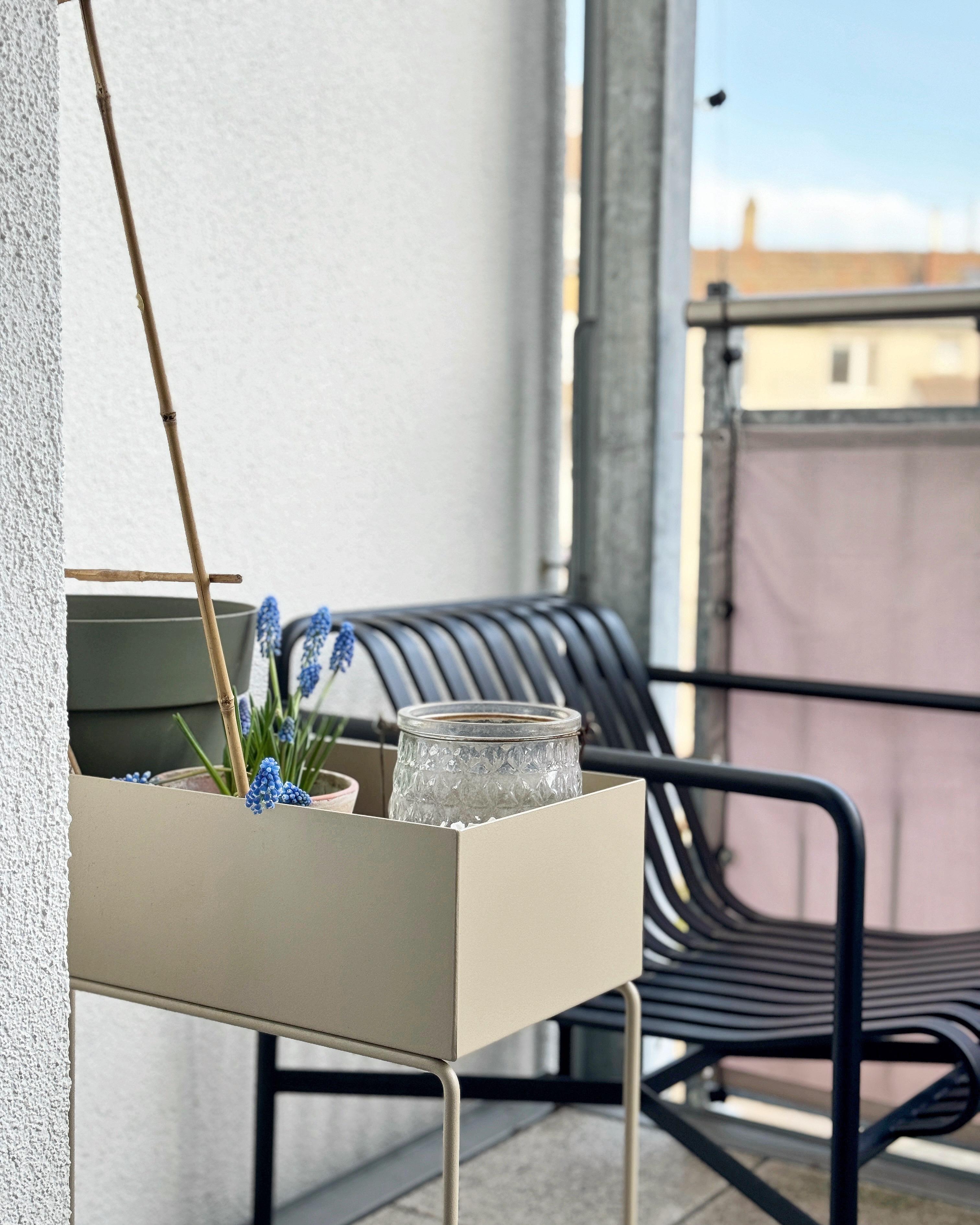#balkon #terrasse #garten #frühling #frühblüher #pflanzen #blumen #ostern #scandi #minimalismus 