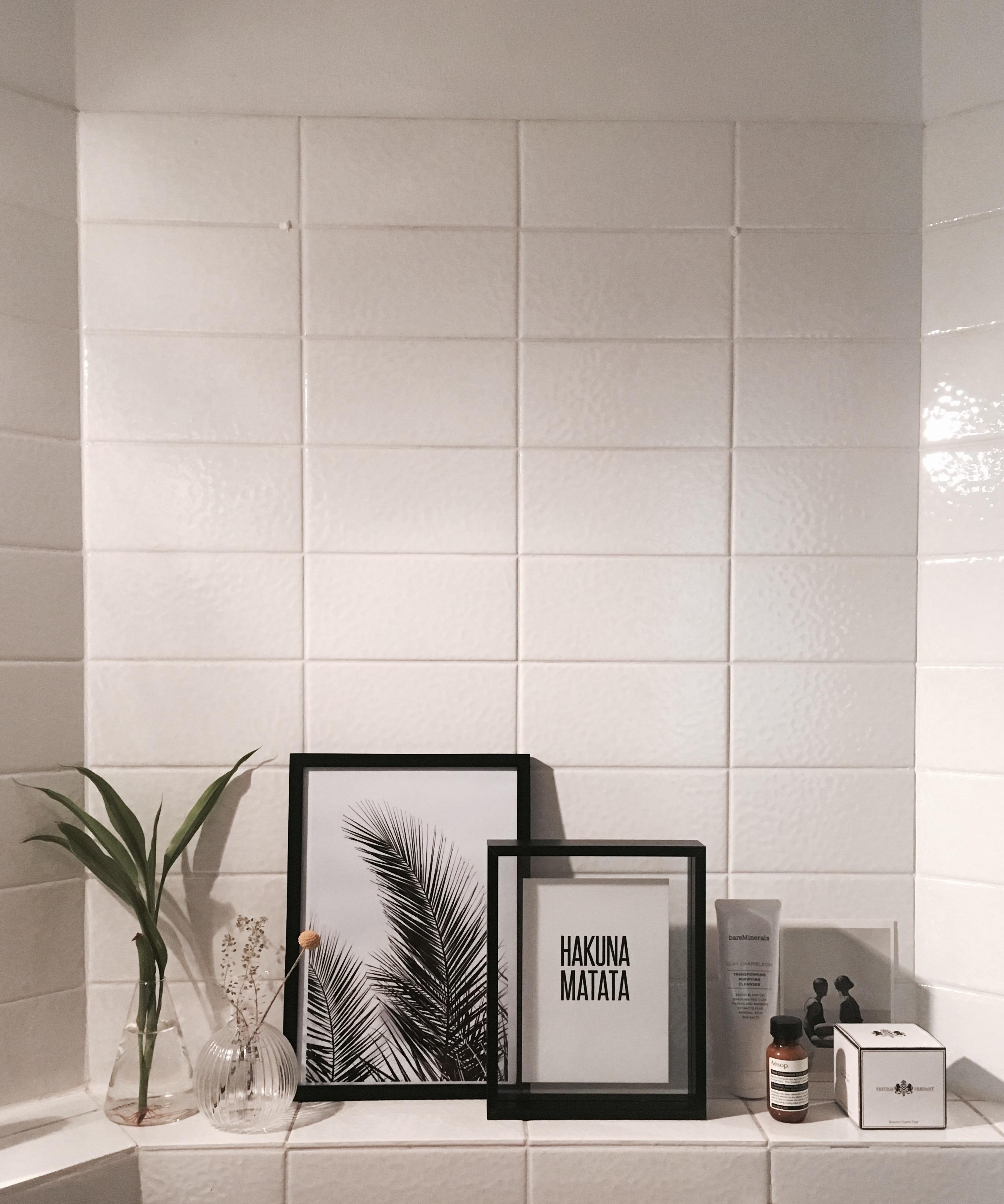 Bathroom Still #kunstimbad #badezimmer #prints #schwarzweiss #couchliebt 