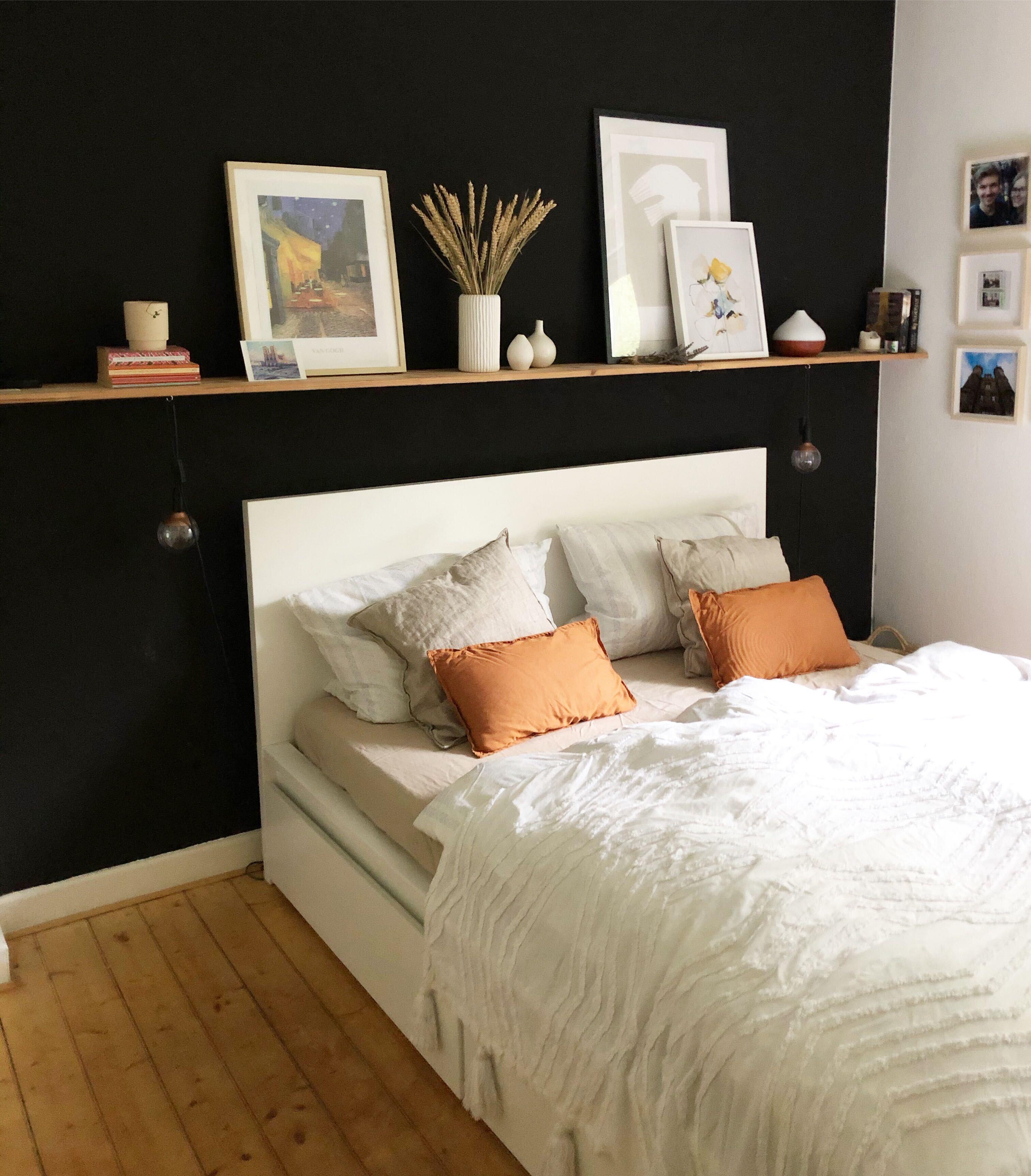 #bedroom #bedroomview #schlafzimmer #schwarzewandfarbe #darkwall