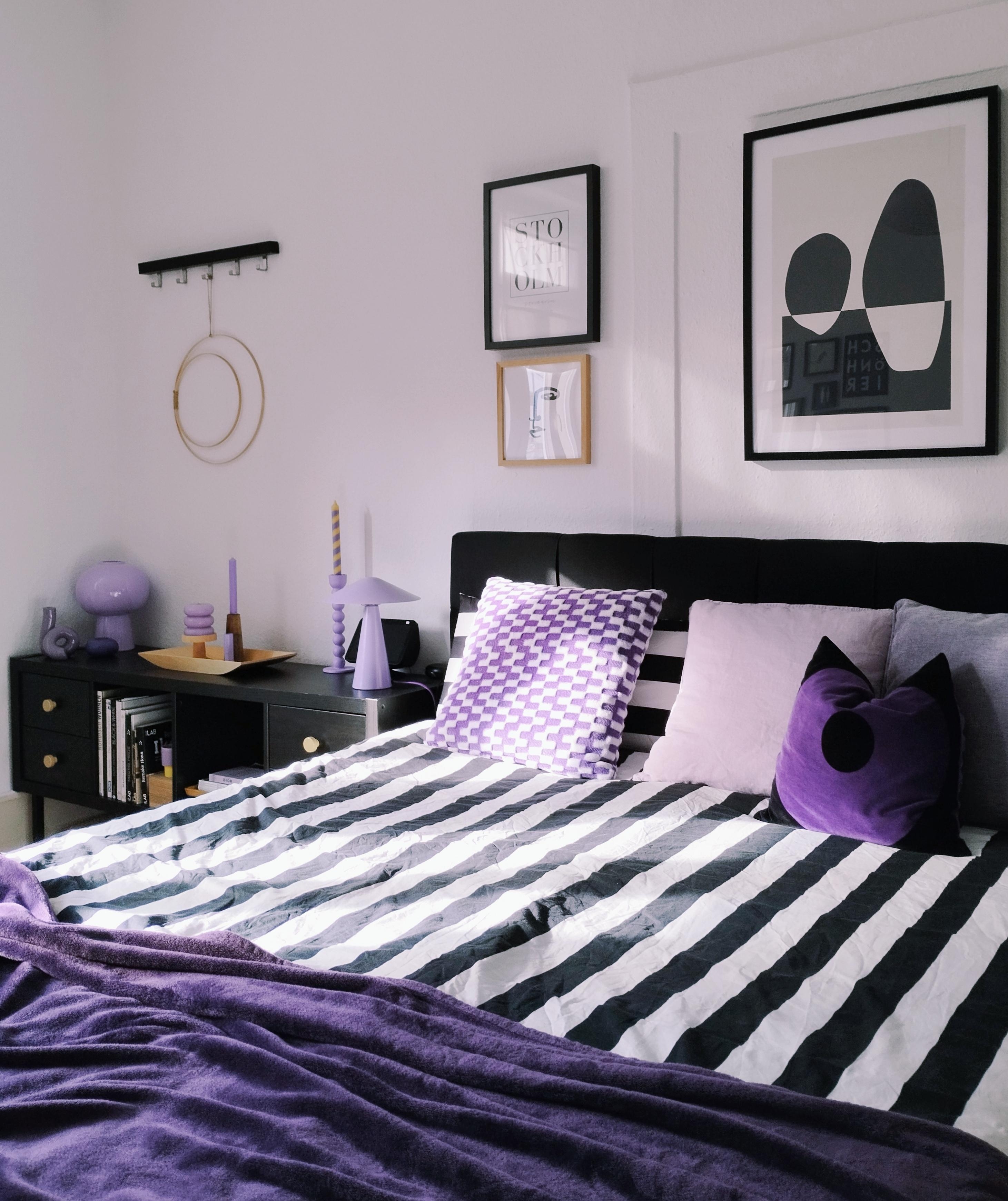 Bedroom 
#blackandwhite #purpel #bedroom #bett #kissenliebe #kallax #ikea #streifen #bettwäsche #scandistyle