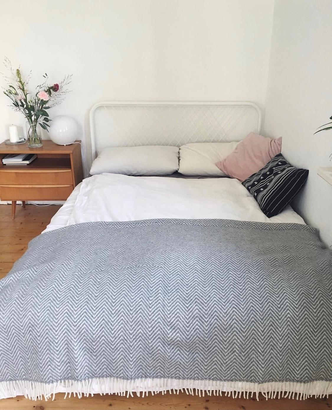 #bedroom #hygge #scandihome #minimalhome #minimalist #couchstyle #scandinavian #greyliving #whiteliving #vintage
