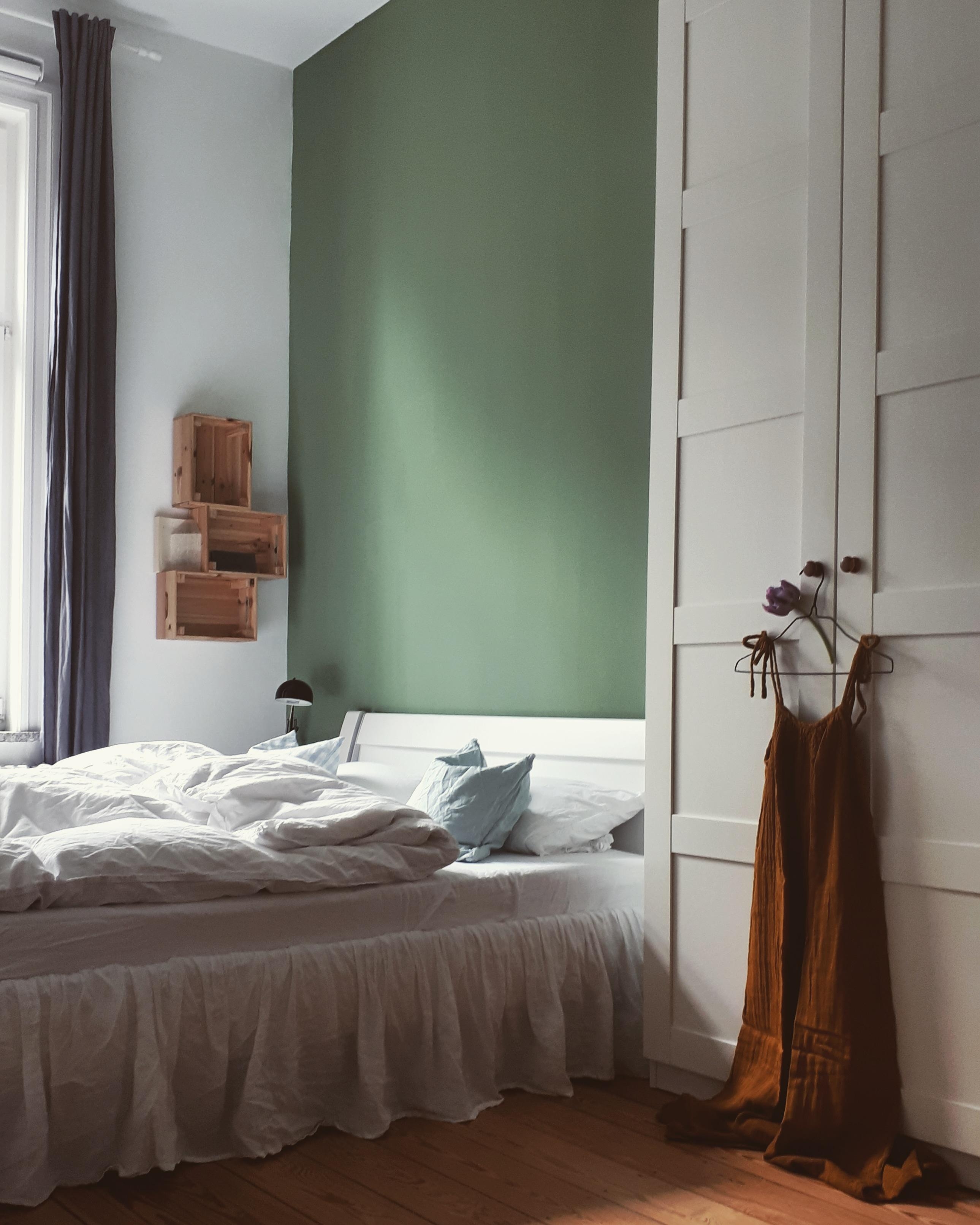 Bedroom #Schlafzimmer #Bett #Altbau #Altbauliebe #grün 