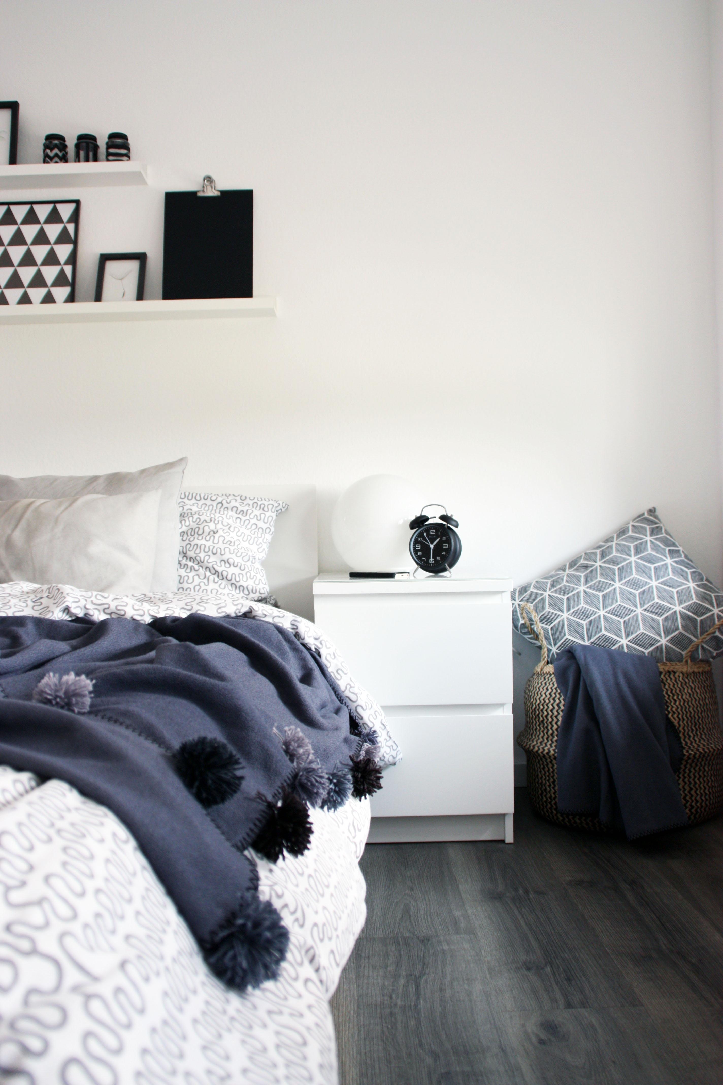bedROOM

#schlafzimmer #tagesdecke #bedroom #cosy #greycrownhome #living #wohnen #grey #white #hyggelig #kuschelig