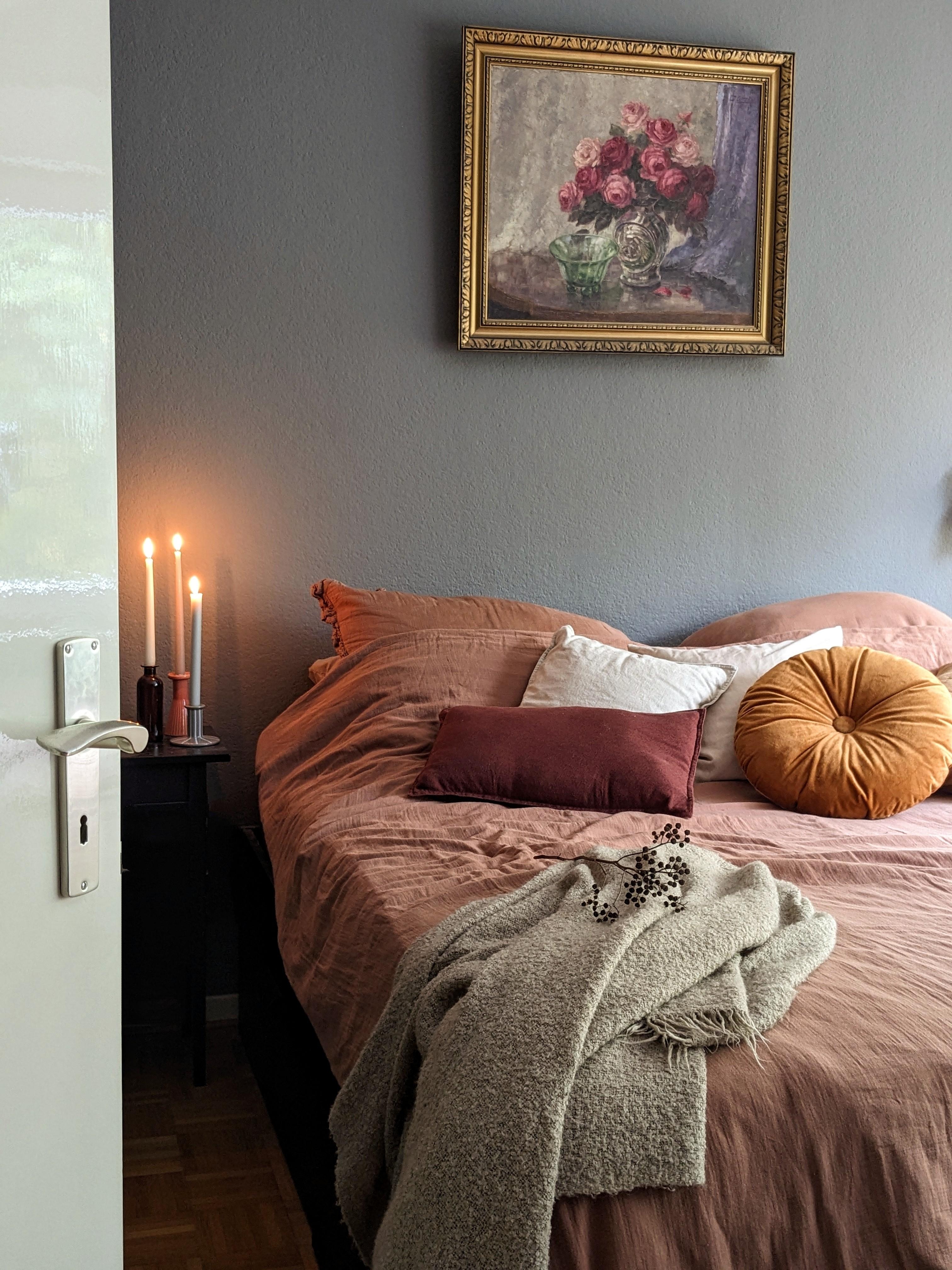 Bedroomstory.
#couchliebt #schlafzimmer #herbst #cozyliving #autumn #moody