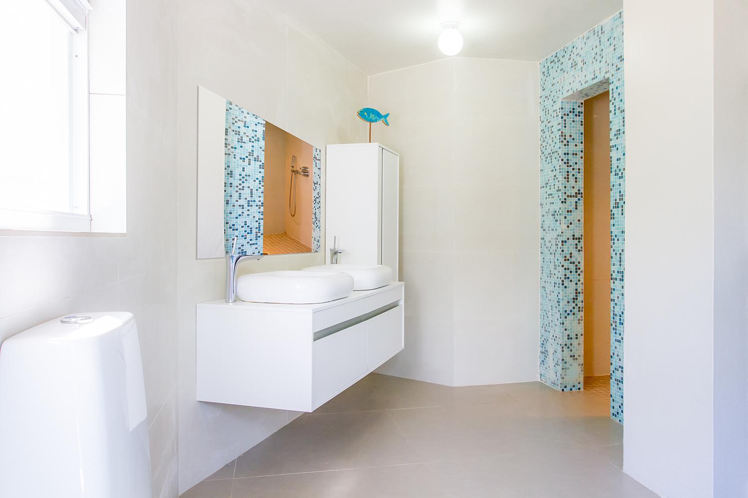 Begehbare Dusche #badezimmer ©Global Inspirations Design