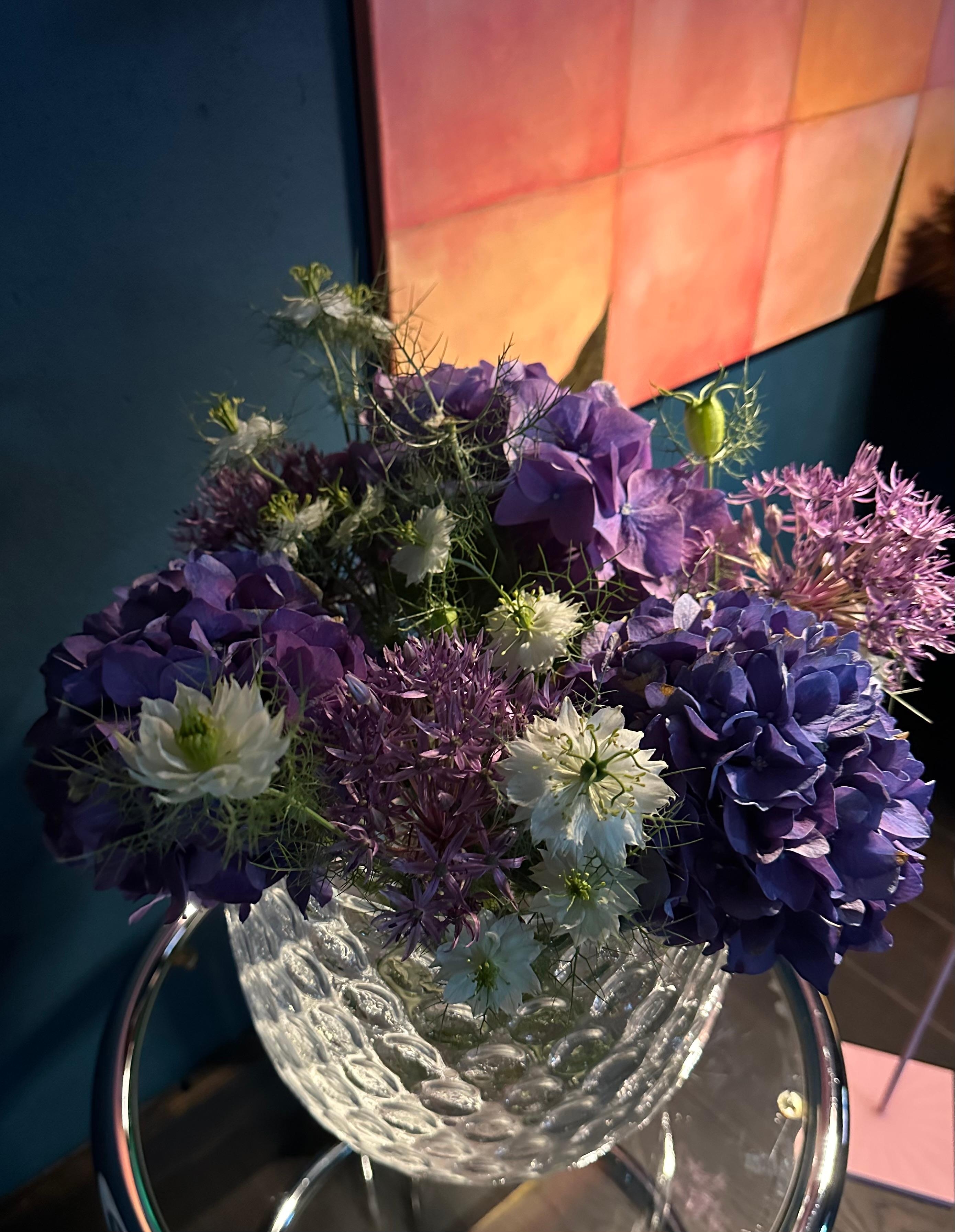 Bei dem trüben Wetter muss man sich mit Blumen im Haus belohnen.
#Blumen #Couchstyle