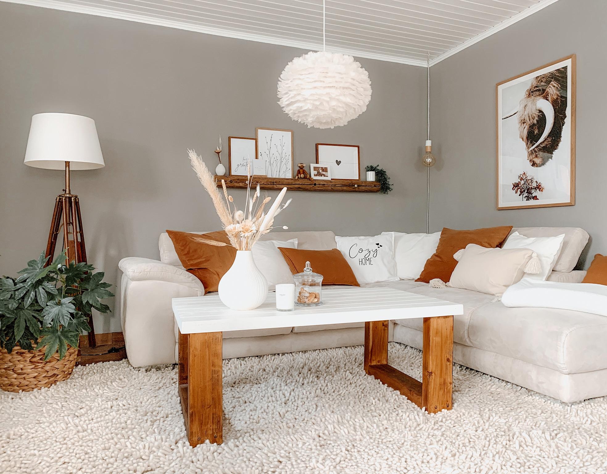 Bei uns wird es Spätsommerlich 🥰 #wohnzimmer#deko#bilderleiste#couchstyle#trockenblumen#herbstfarben#cozy#hygge