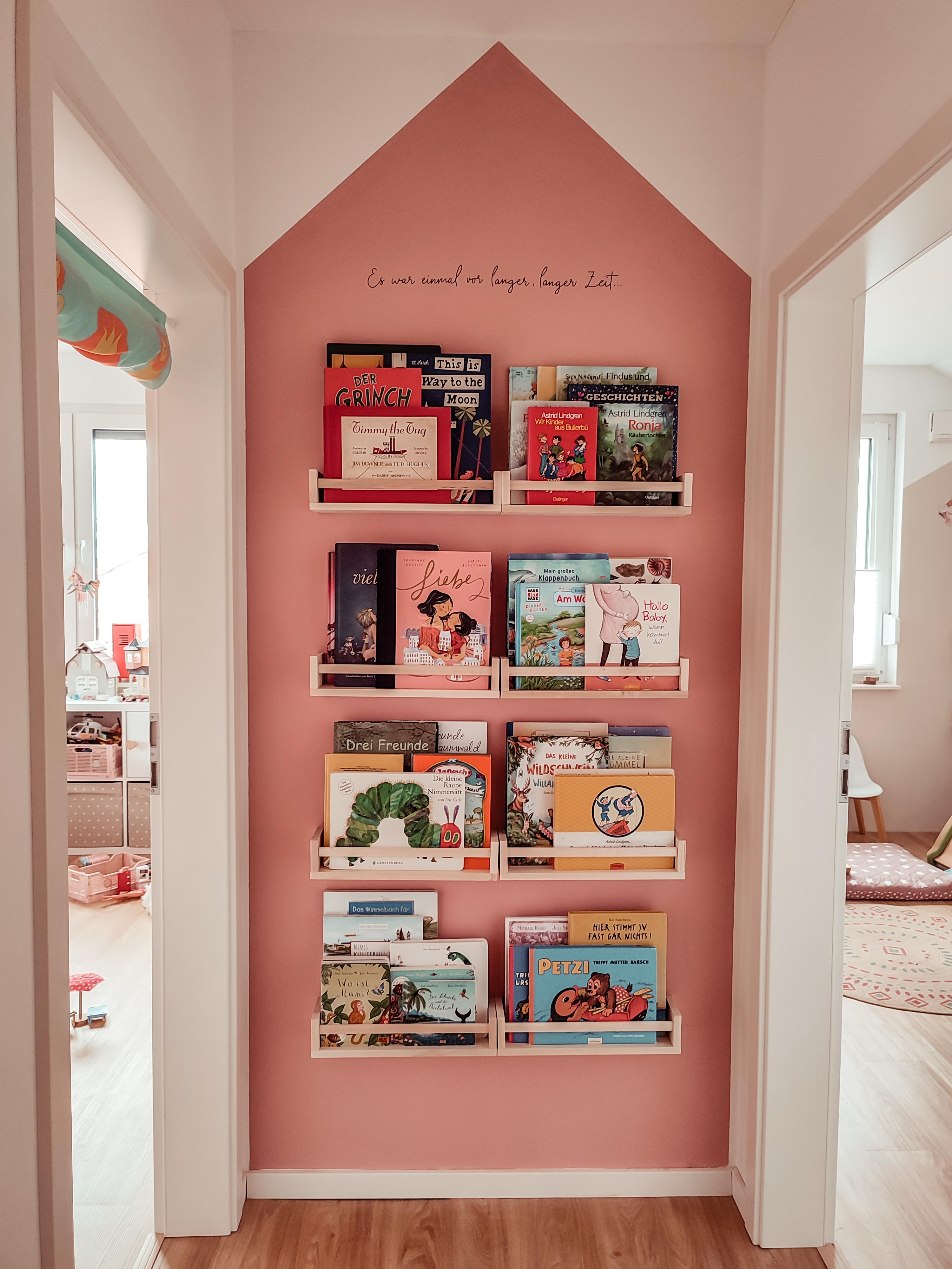 Beide Kinderzimmer verbindet nun eine gemeinsame Bücherwand
#flur #flurdeko #kinderzimmer #girlsroom #mädchenzimmer 