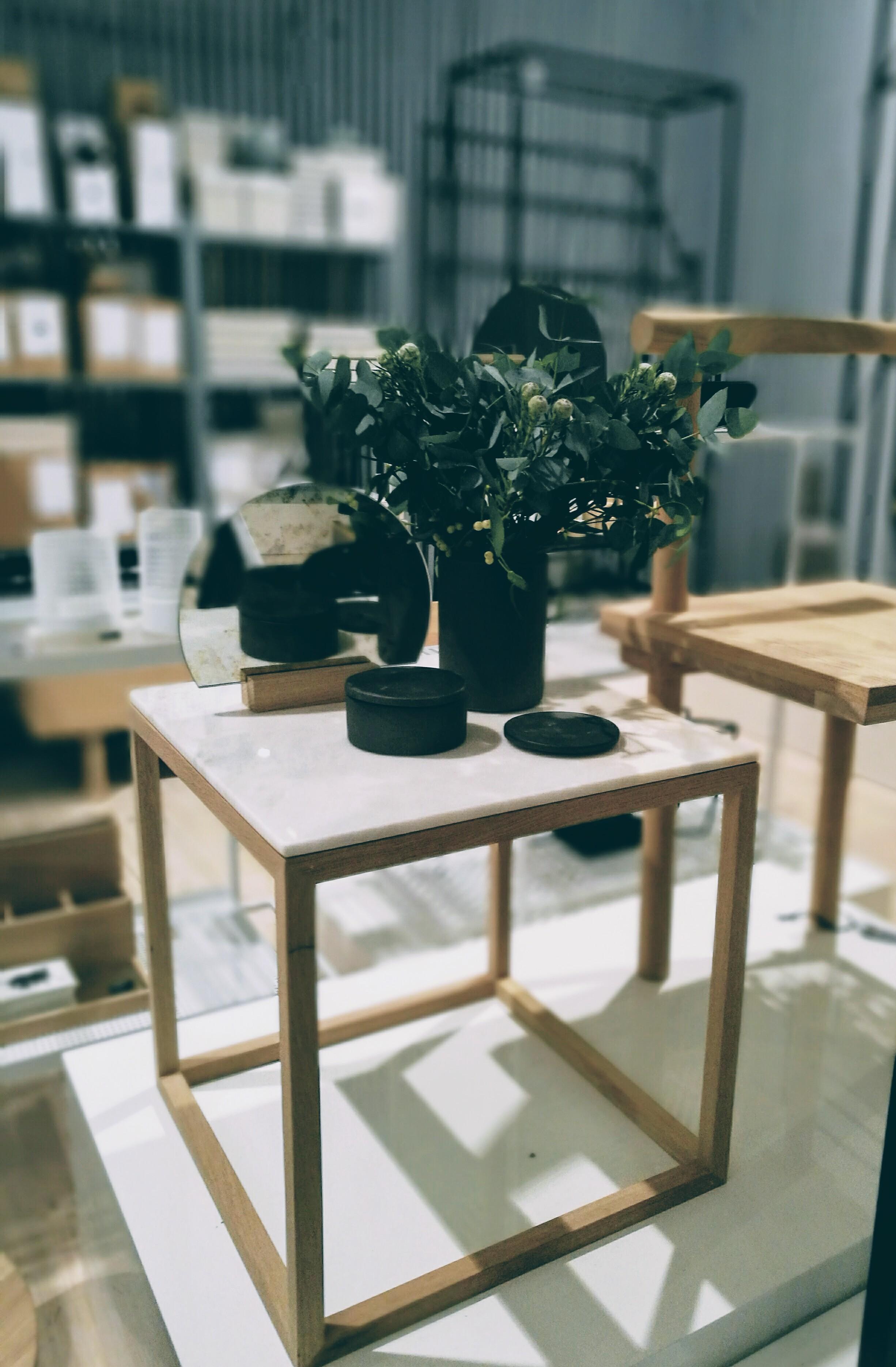 Beistelltisch THE CUBE TABLE von Kristina Dam #couchtisch #beistelltisch #designermöbel #nachttisch #minimalistisch #tisch ©HolzDesignPur