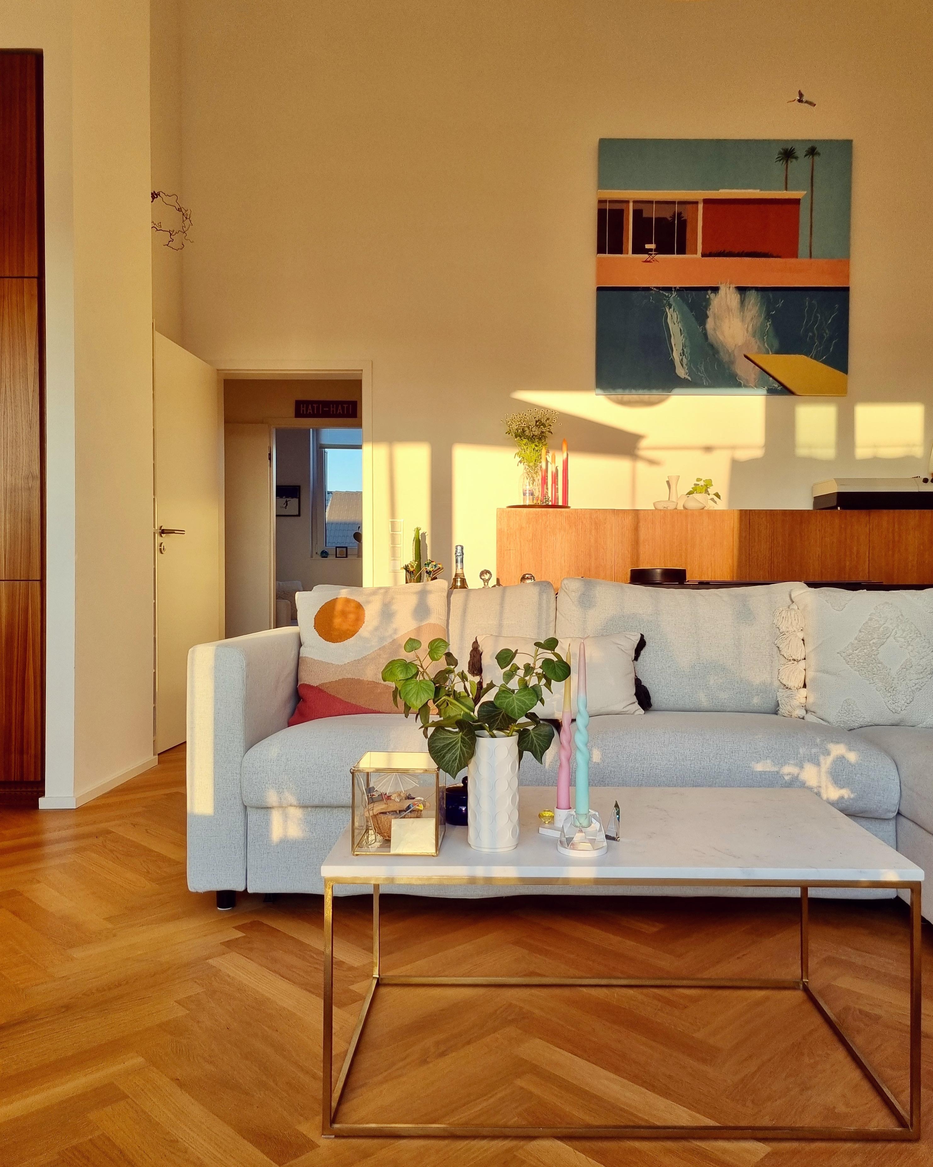 Bester Platz hier ☺️ #lieblingsplatz #wohnzimmer #couch #goldenhour