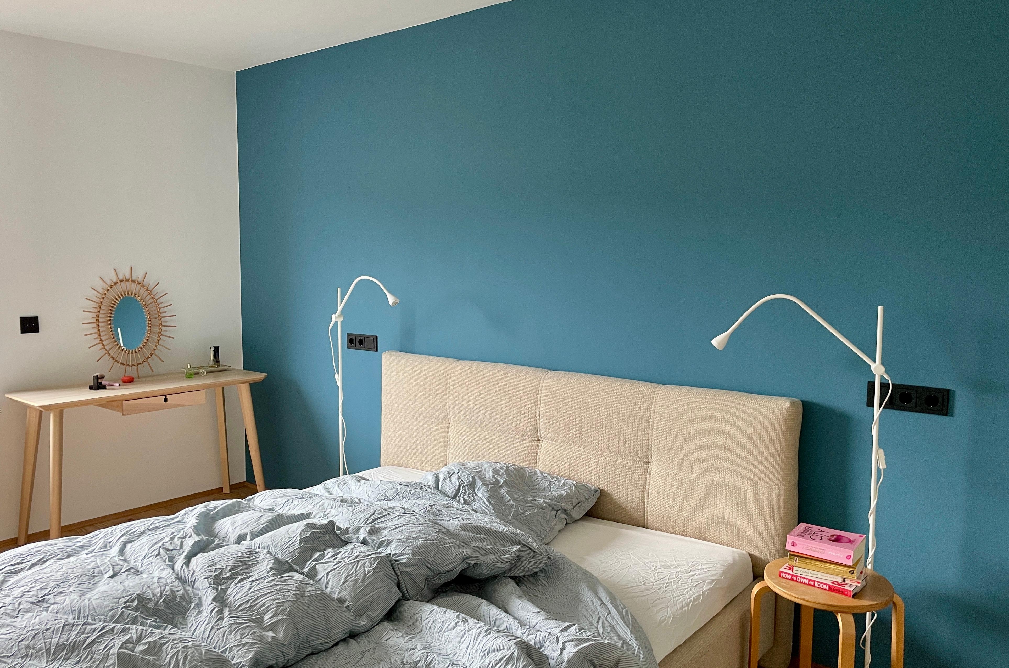 Bettgeflüster 
#bedroom #schlafzimmer #blauewand