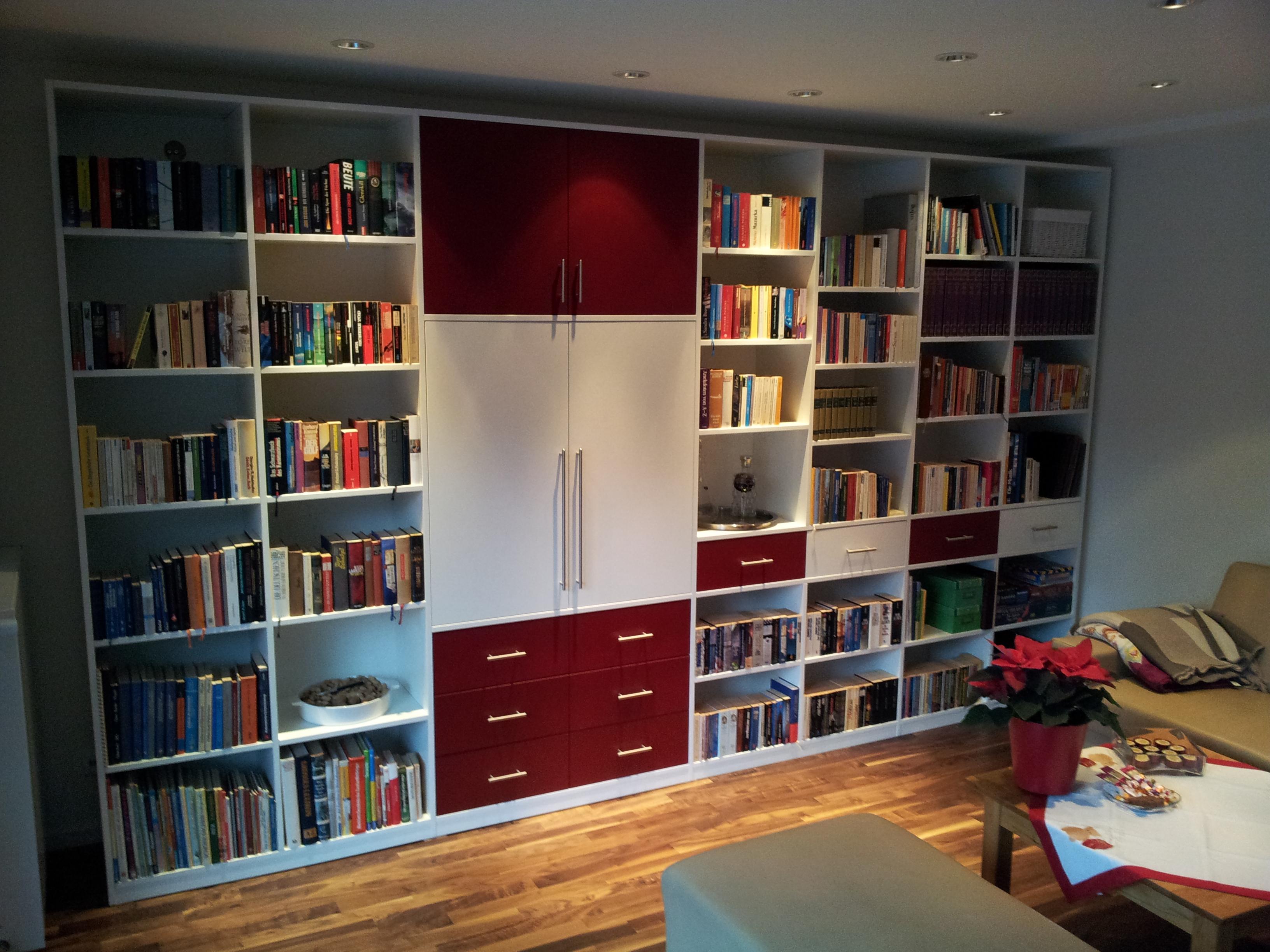 Bibliothek mit Fernseh und Barfach #wohnwand ©Einrichtungskontor Uwe Meyer