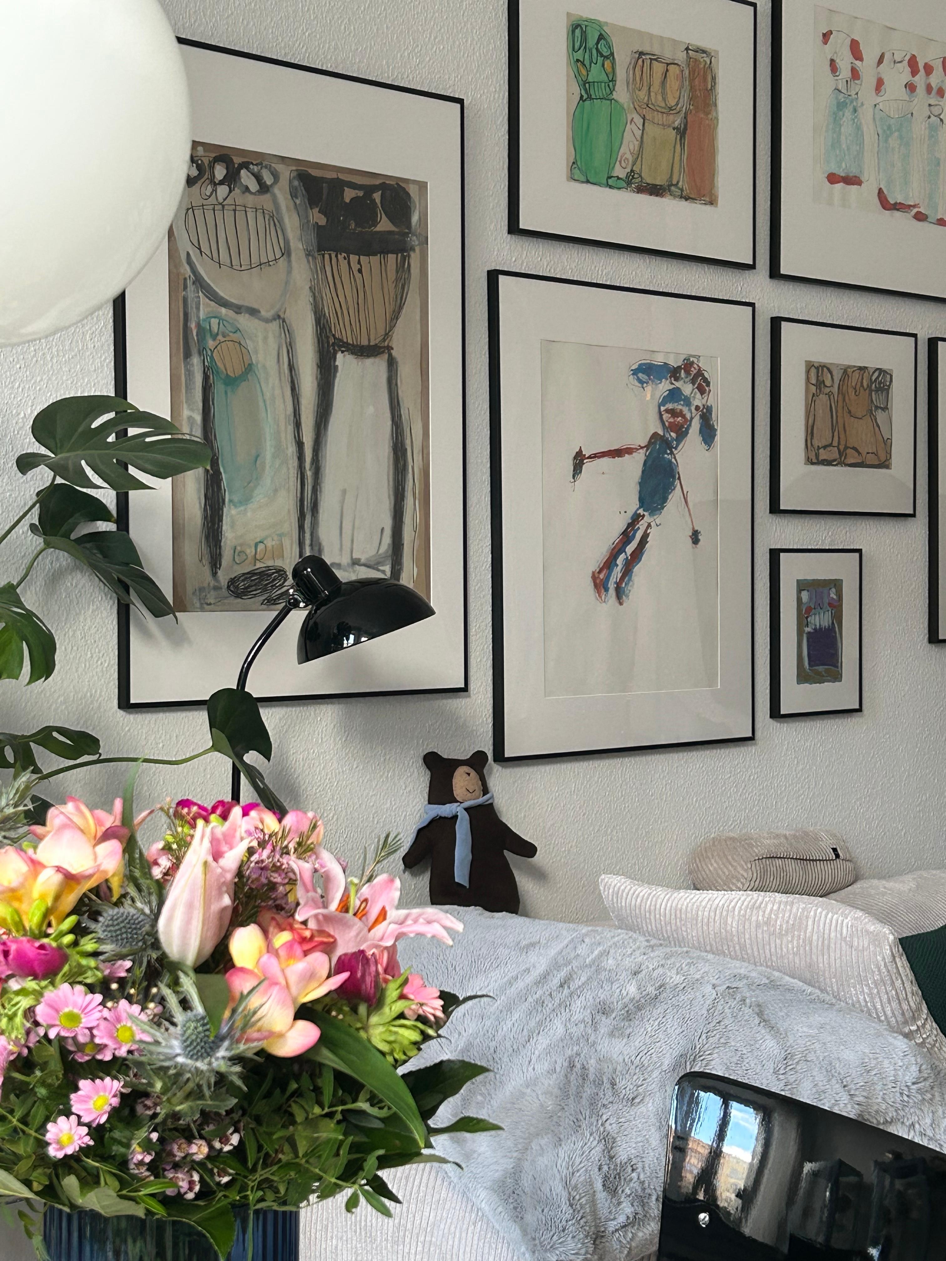 Bildergalerie im Wohnzimmer. #vetsak #oleundfine #bilderwand #kaiseridell