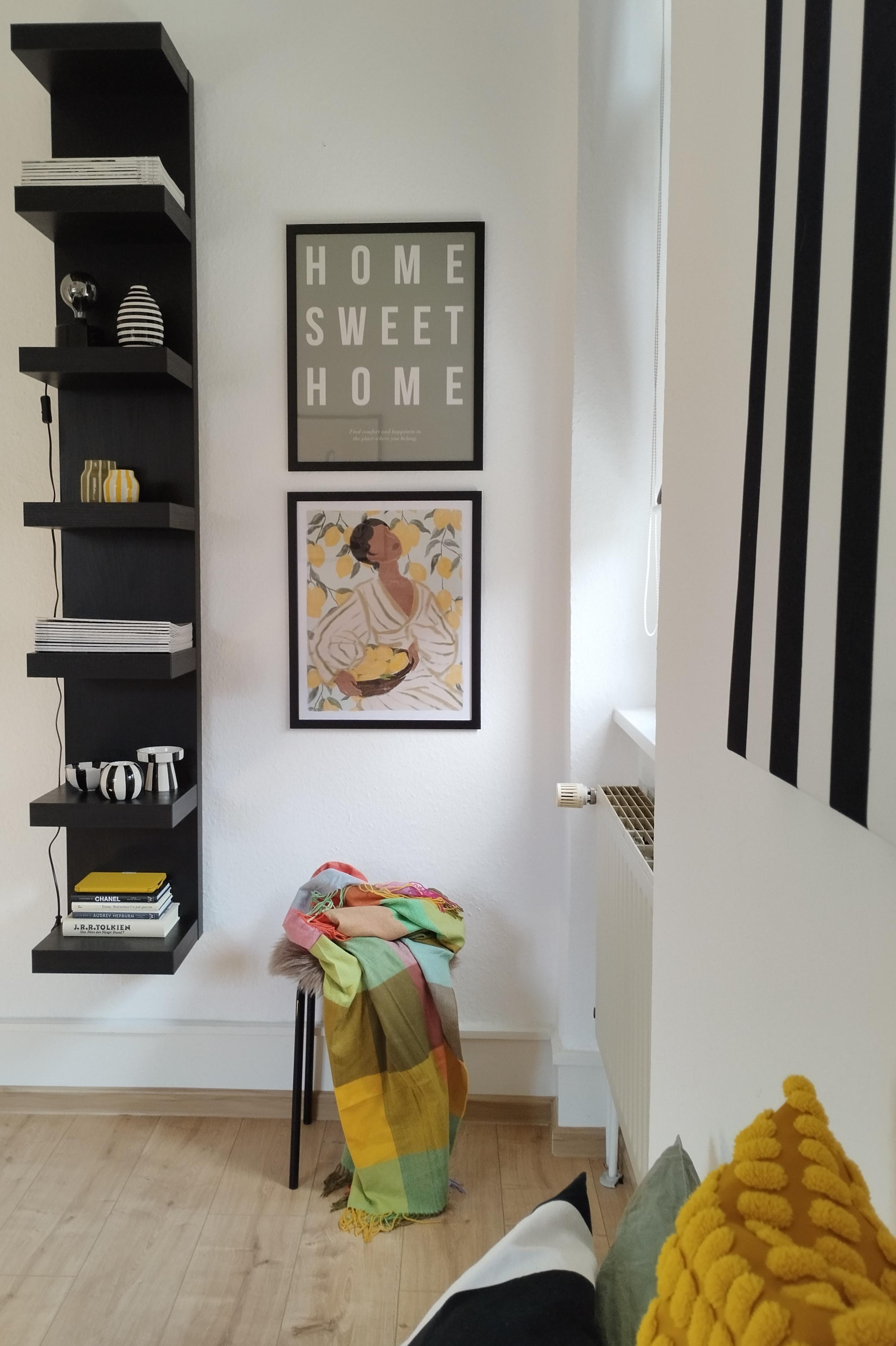 Bisschen Farbe 
#altbau #colourful #bunt #gelb #grün #wandregal #ikea #poster #scandistyle