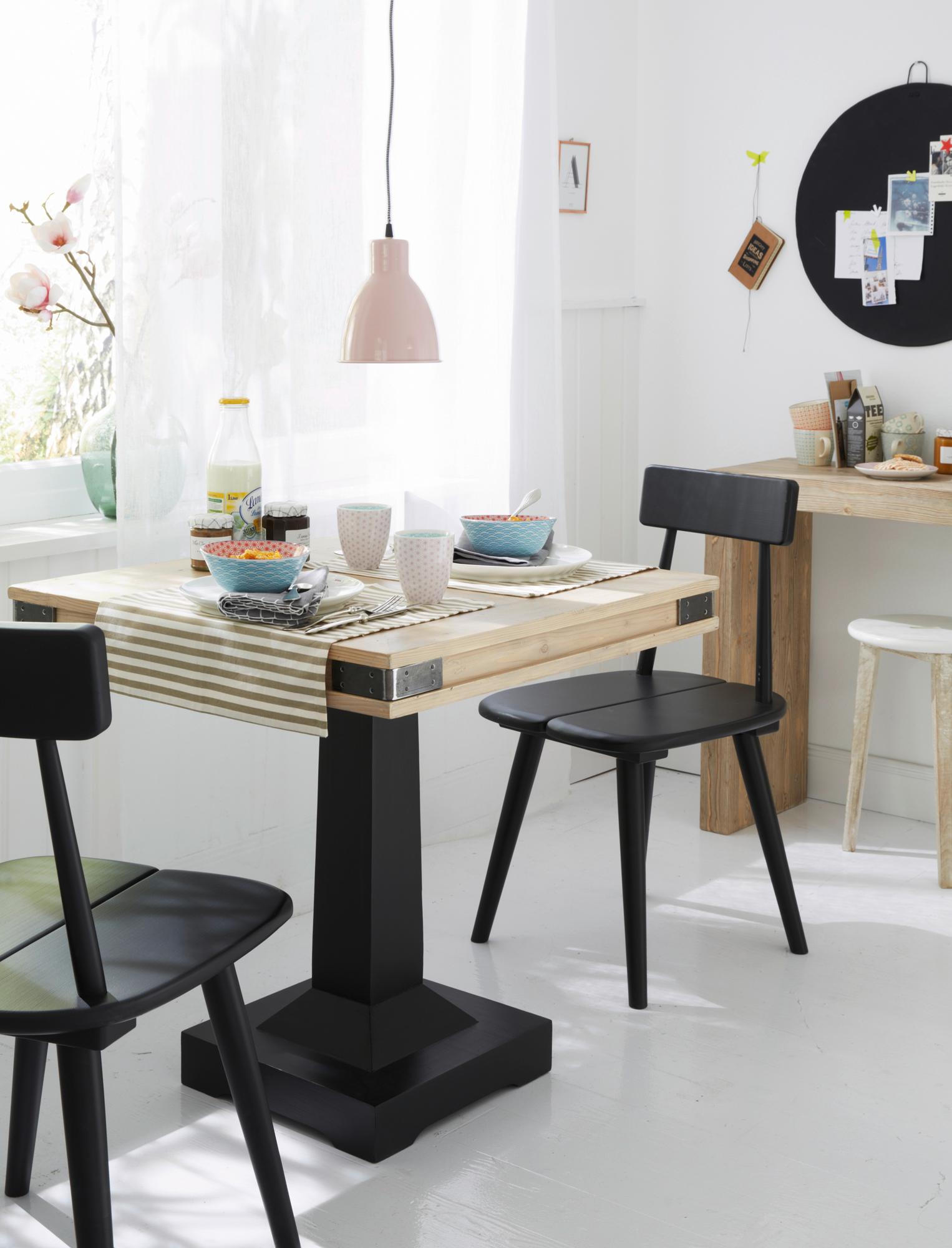 Bistrotisch mit Tischplatte aus Holz #stuhl #esstisch #sitzecke #essecke ©Car Selbstbaumöbel