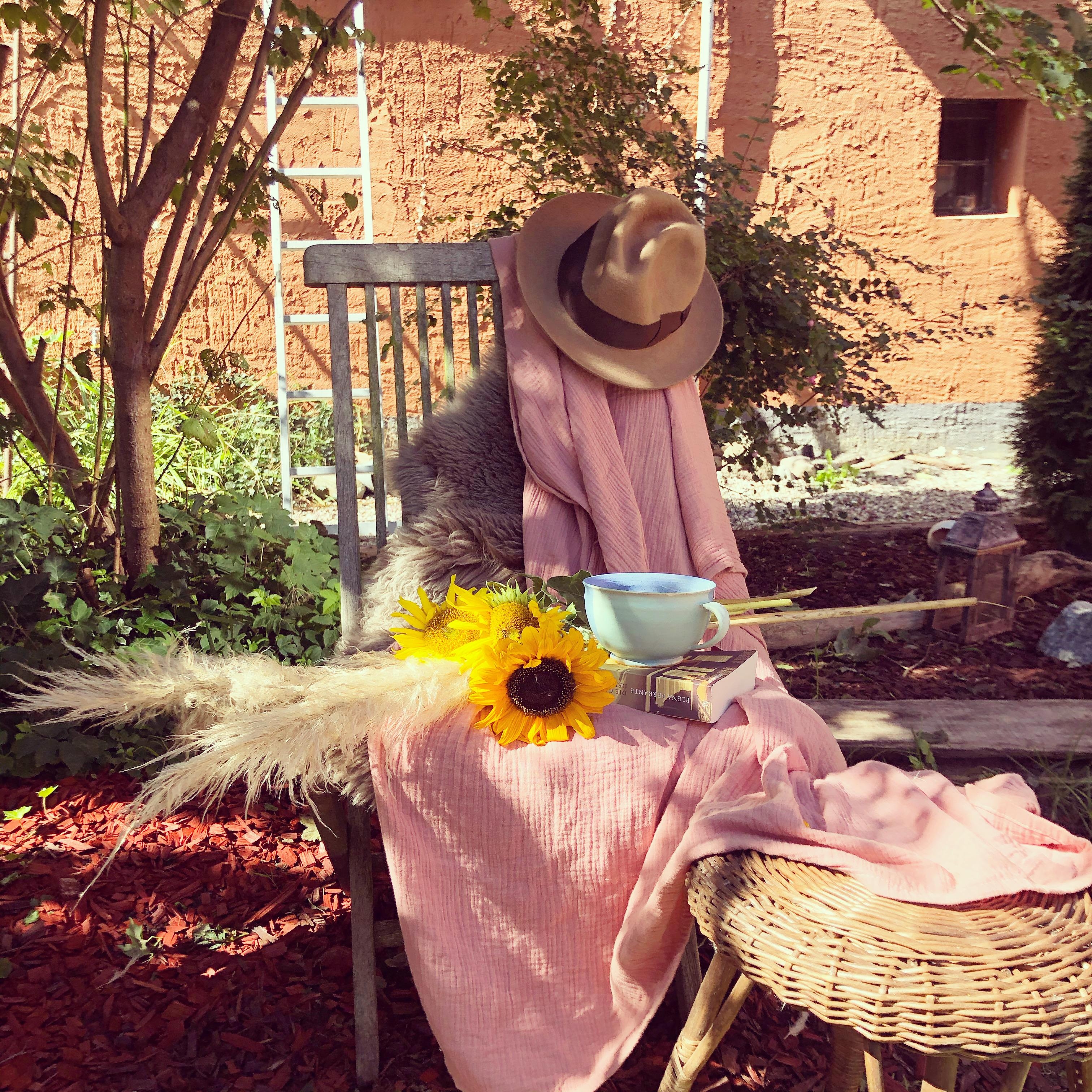 Bitte noch keine Kürbisse: Mit #sonnenblumen und Kaffee wünsche ich euch einen tollen #myfreshflowerfriday 