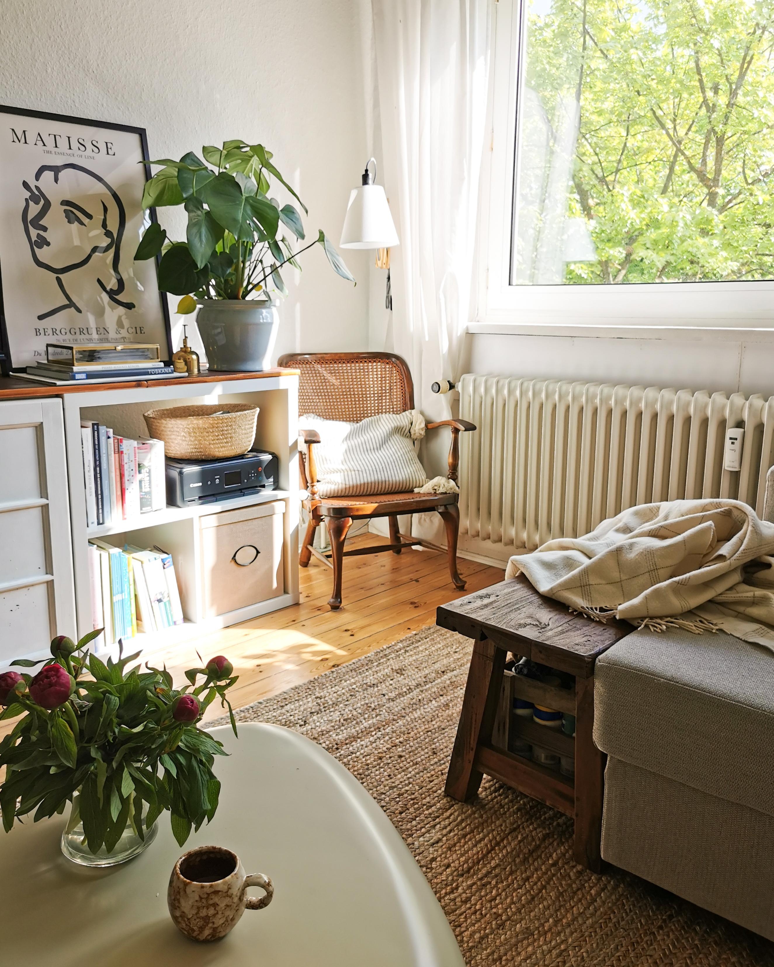 Bitte setzen 🙂🌿 #wienergeflecht #sessel #chair #naturalliving #wohnzimmer #kaffee #hygge #pflanzen 