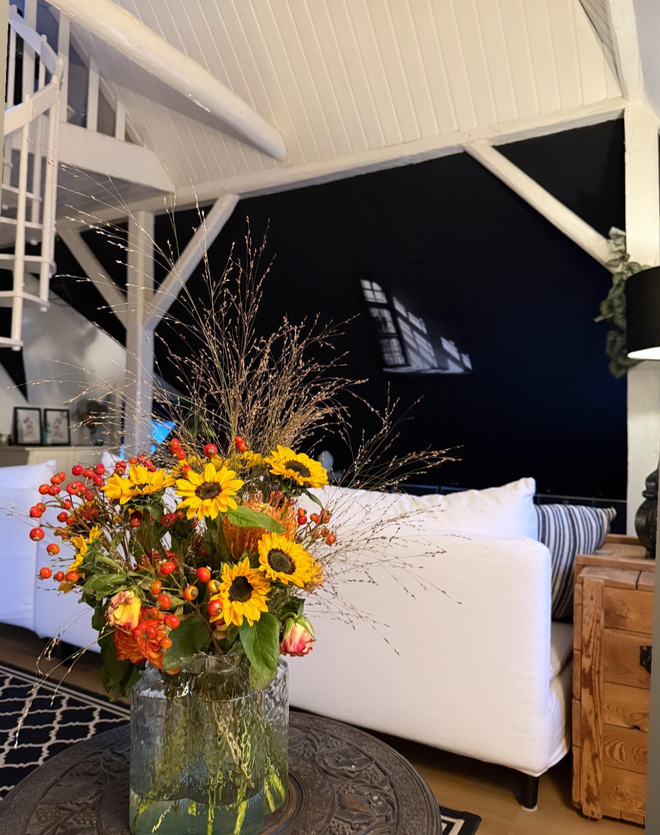 #Blackandwhite #autumcolors #cosyhome #cottagecore #landhaus 