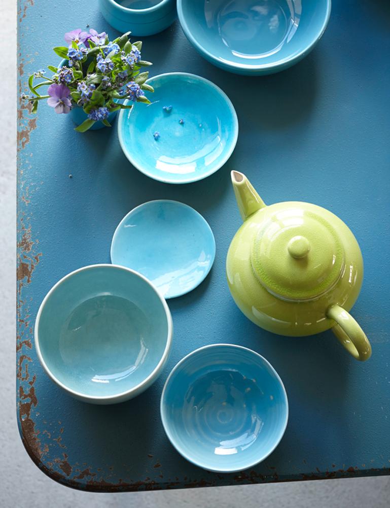 Blaue (Tee-)Stunde #geschirr #teekanne #frühlingsdeko ©livingathome/Fotos: Jonas von der Hude