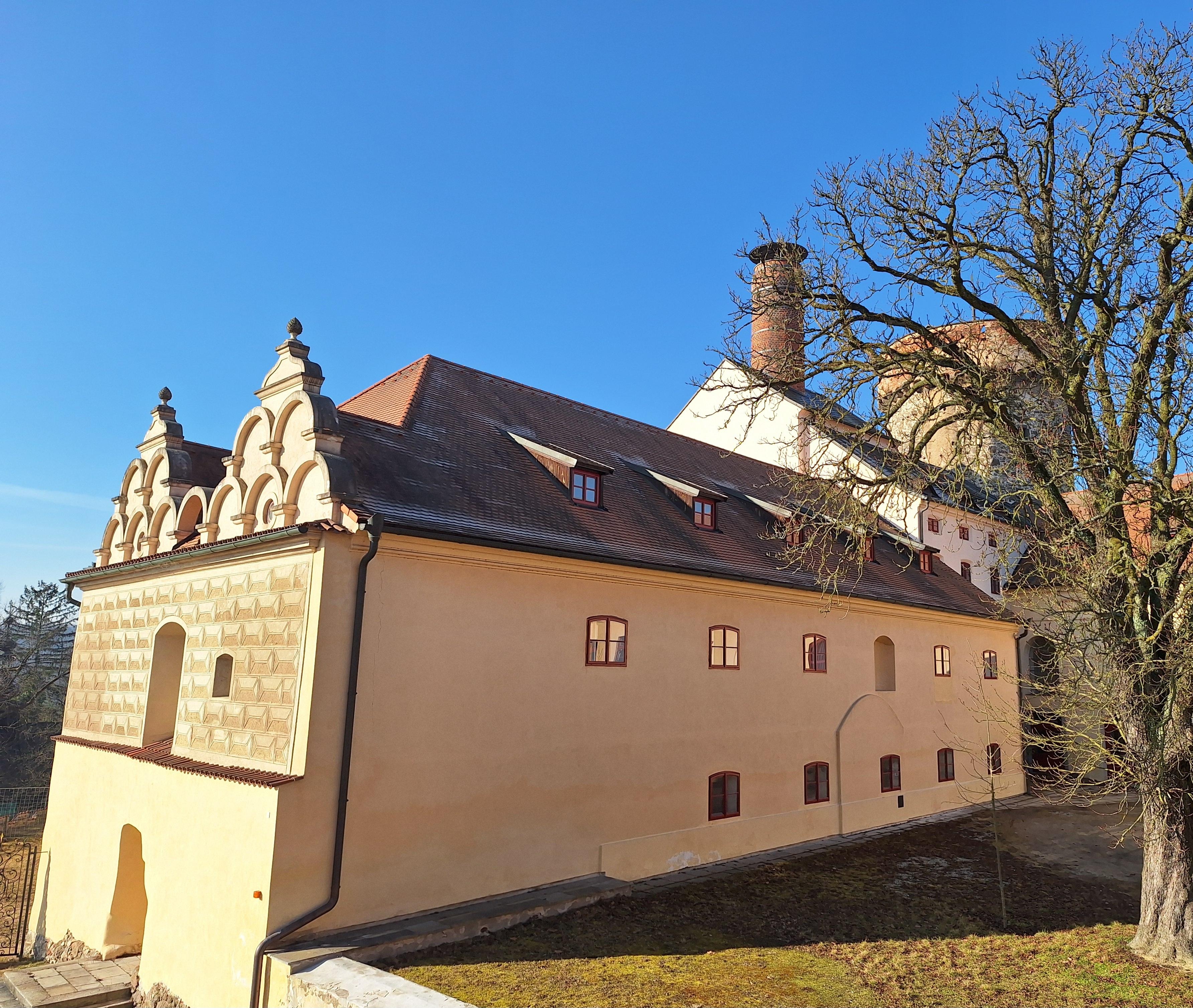 .Blauer Himmel über uns.
#Kurztripp #Tabor #Städtereise #Altbau #Denkmal