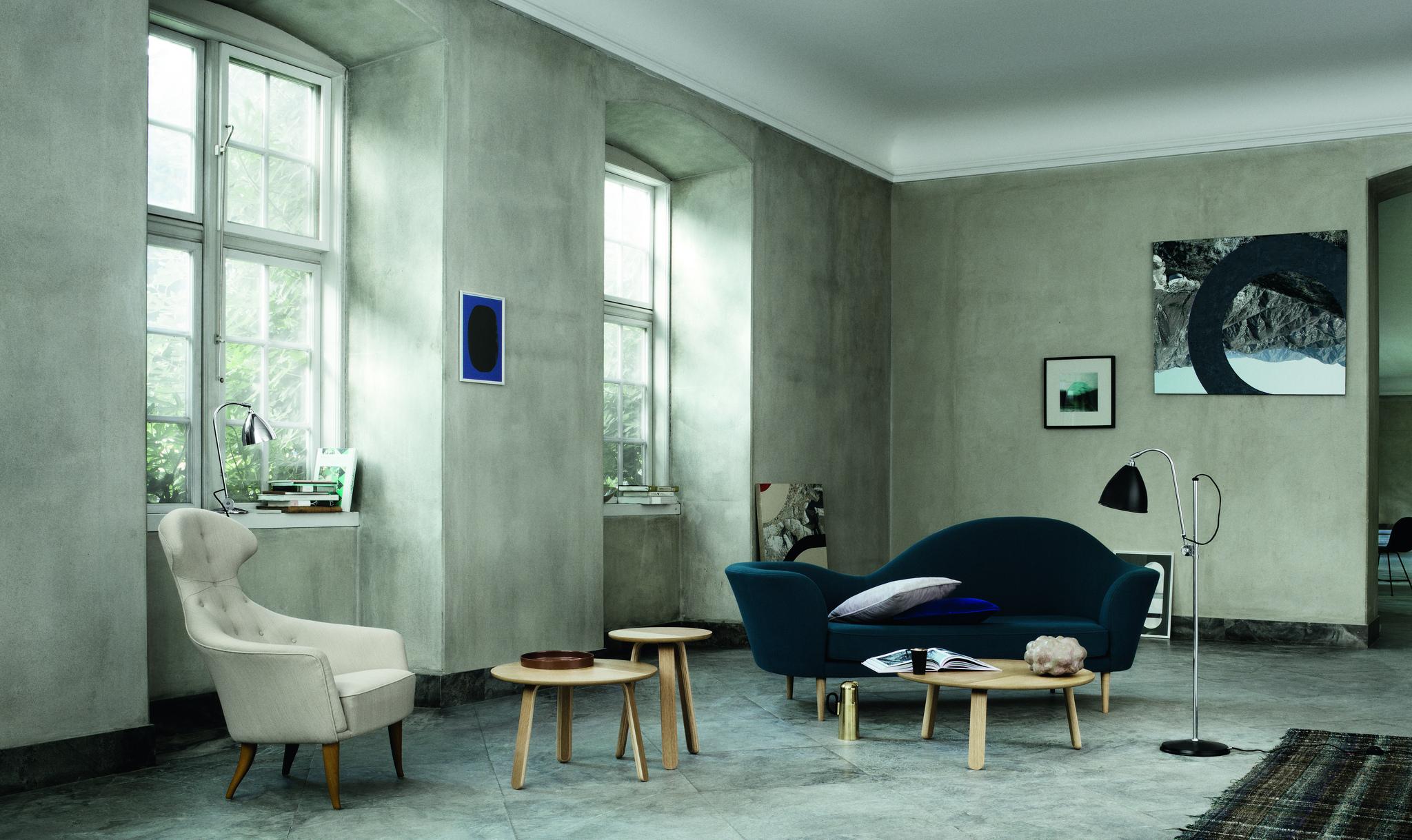 Blaues Designer-Sofa und Ohrensessel #sessel #sofa #blauessofa ©Gubi