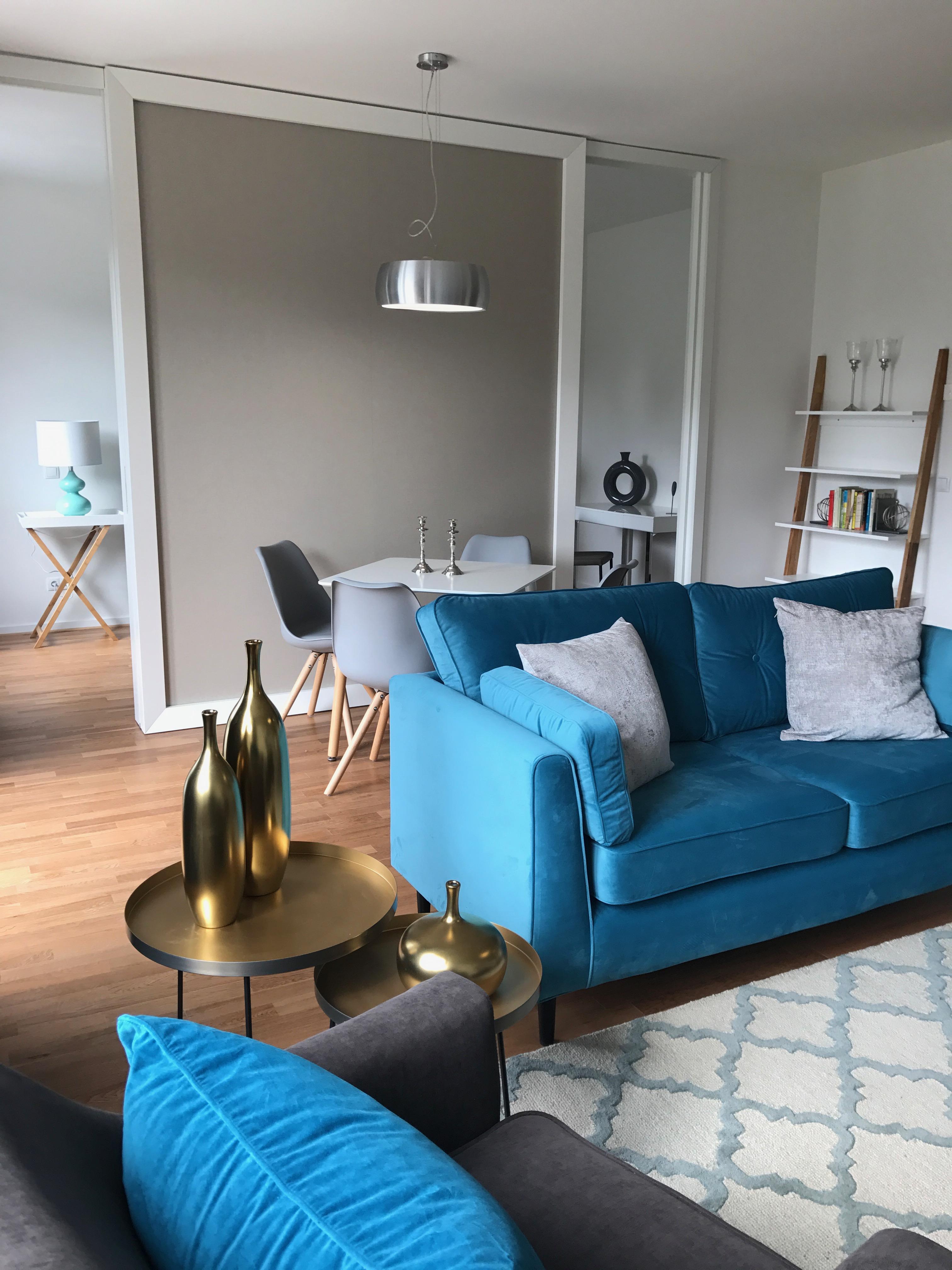 Blaues Sofa #sofa ©Miracle Room