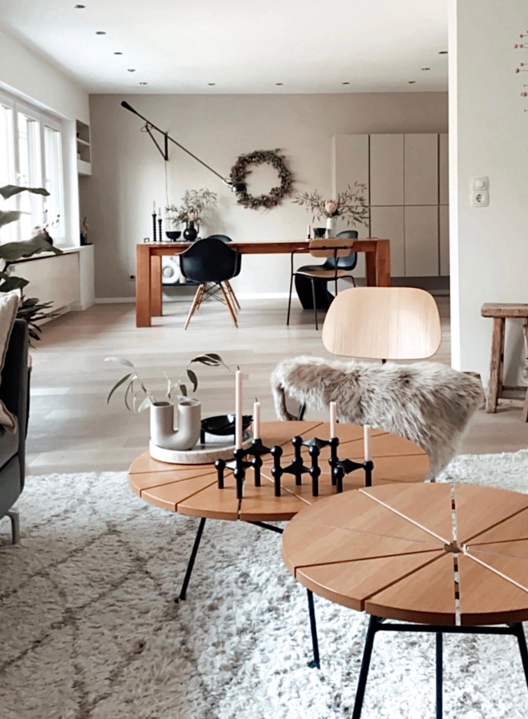 Blick durch den Wohnraum #beige
#skandi #wohnzimmer #esszimmer #designklassike #esstisch #ivar #kranz #fell #dekoidee 