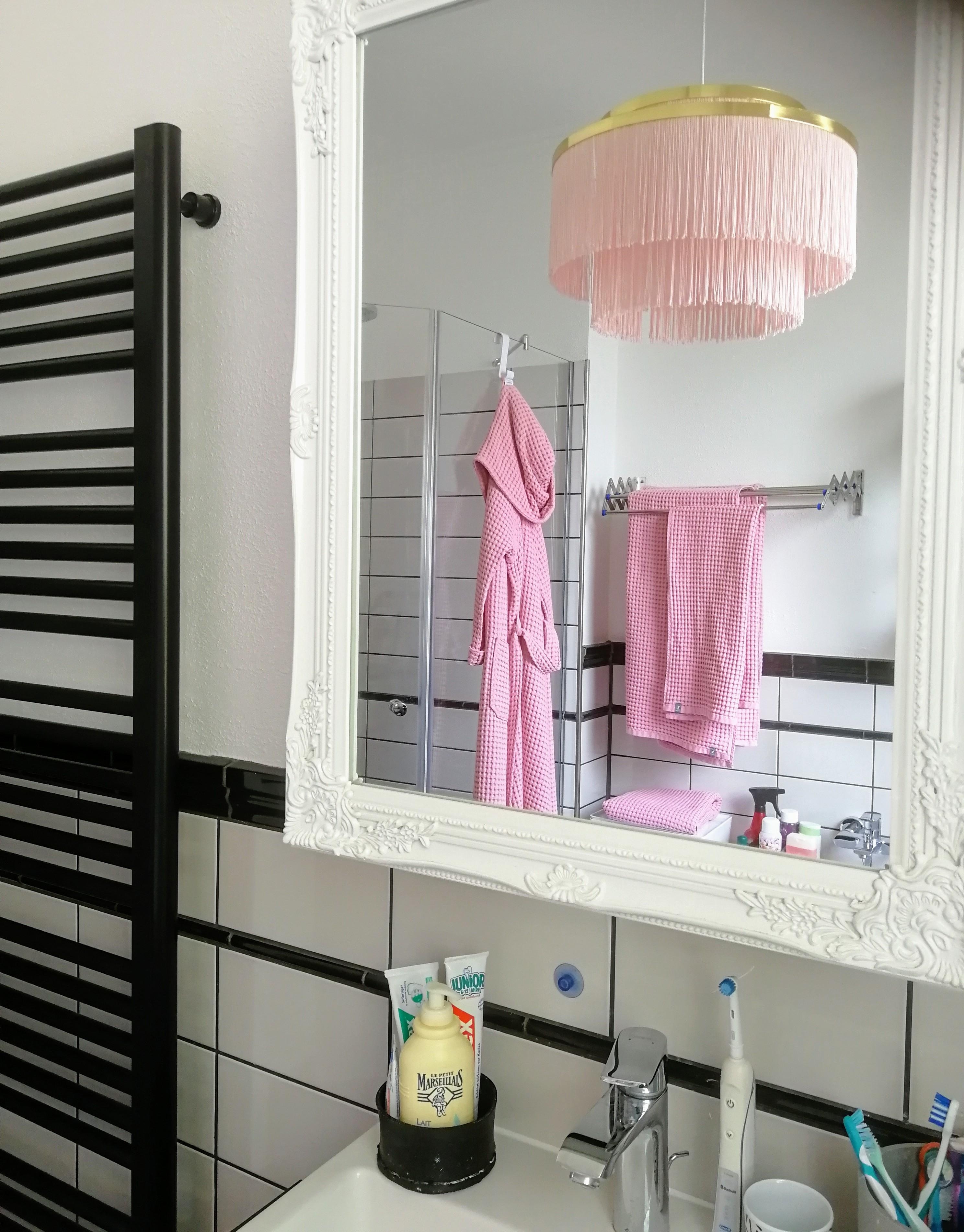 Blick in den #badezimmer #spiegel... #badezimmerdeko #retro #badezimmerdeko 