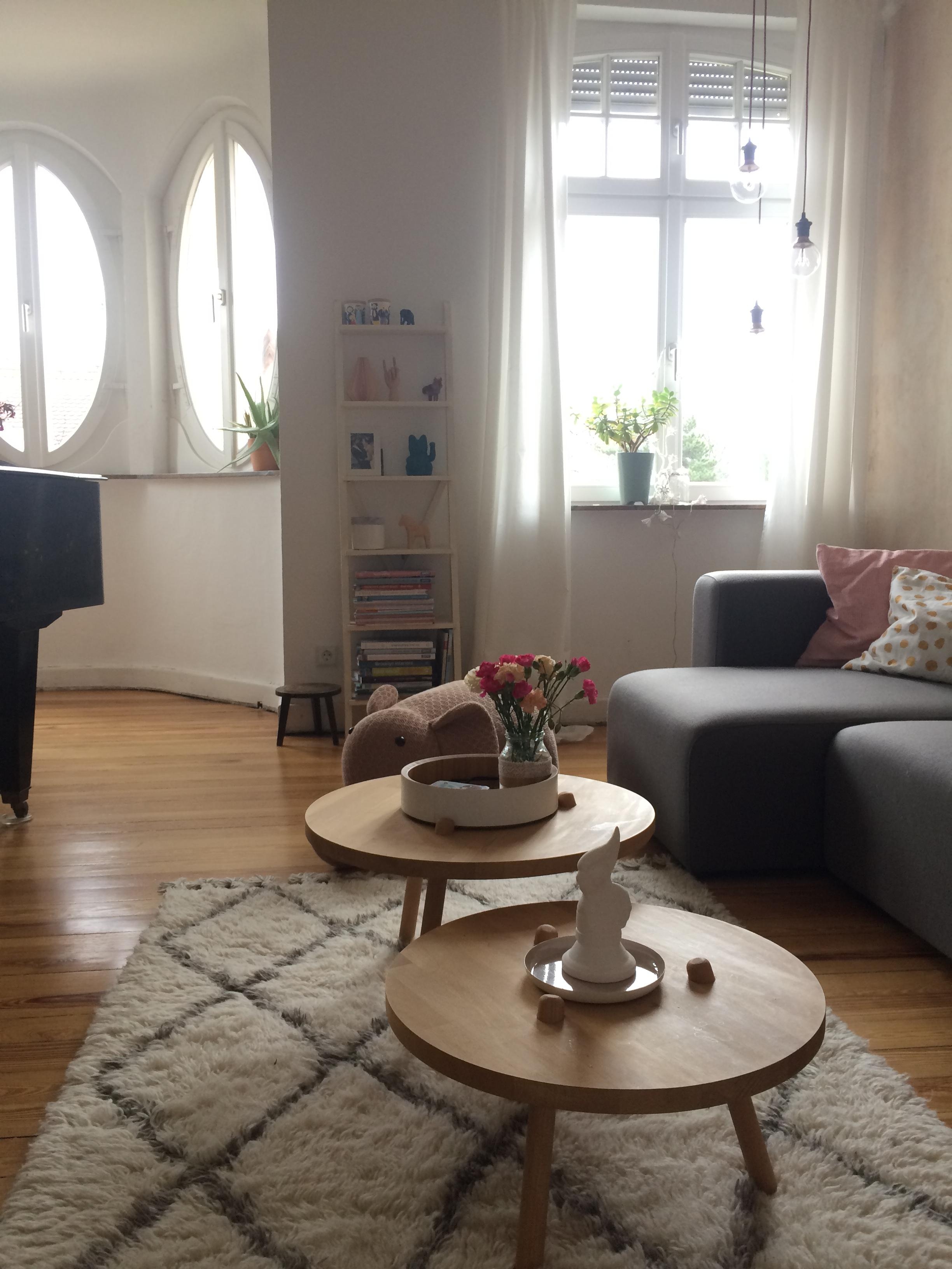 Blick ins Wohnzimmer. 
#interior #living #wohnzimmer #altbauliebe #dielenboden #diy #hygge #skandinavischwohnen