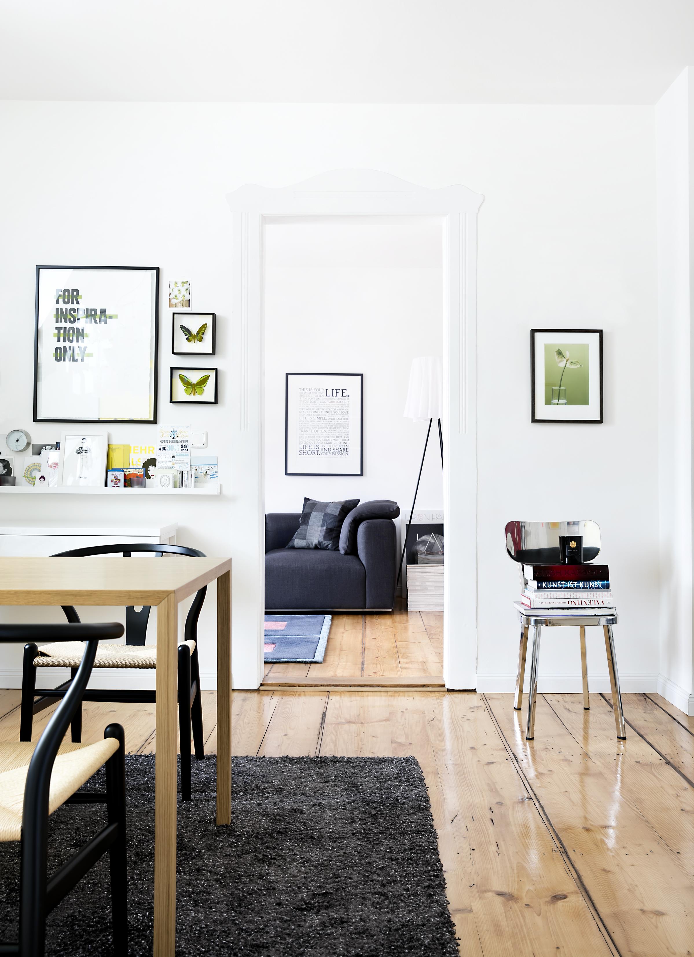 Blick vom Esszimmer ins Wohnzimmer #altbau #sofa ©Fotografie: Volkan Tural / copyright: Pascal Walter
