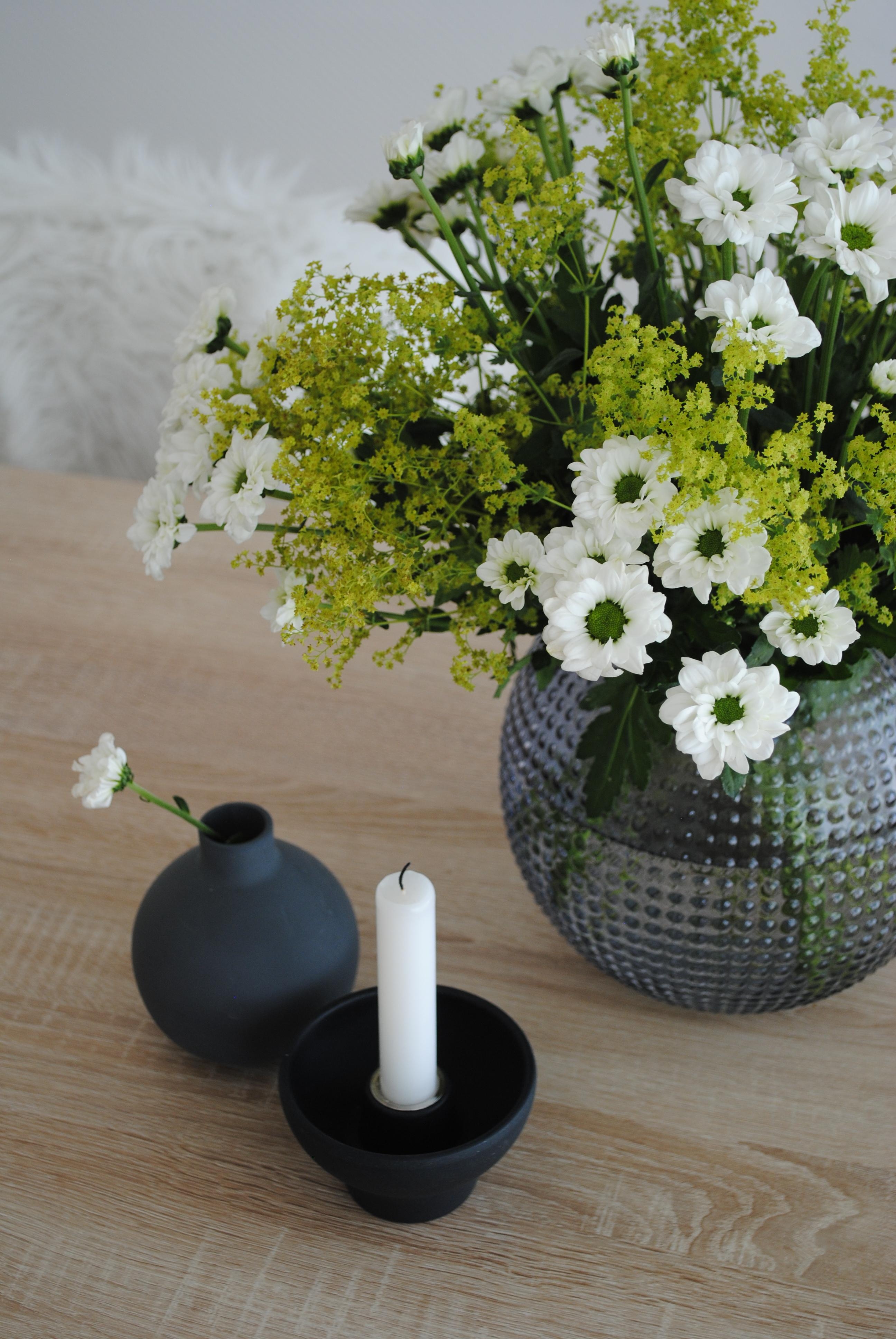 Blümchen für euch #flowers #lieblingstag #esstisch #skandinavisch