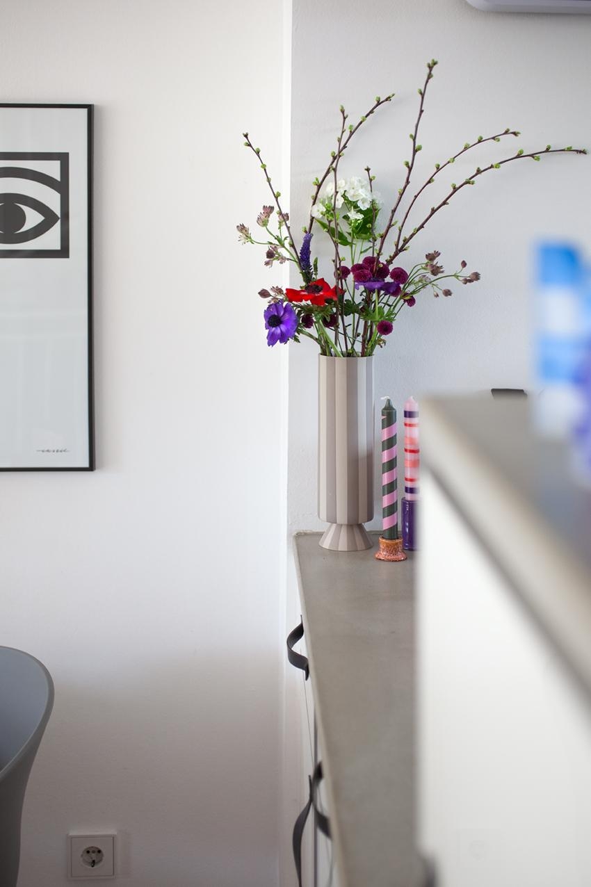 Blumen ... mit Ecken und Kanten. 

#blumen #Vase #Küche #Blumenvase