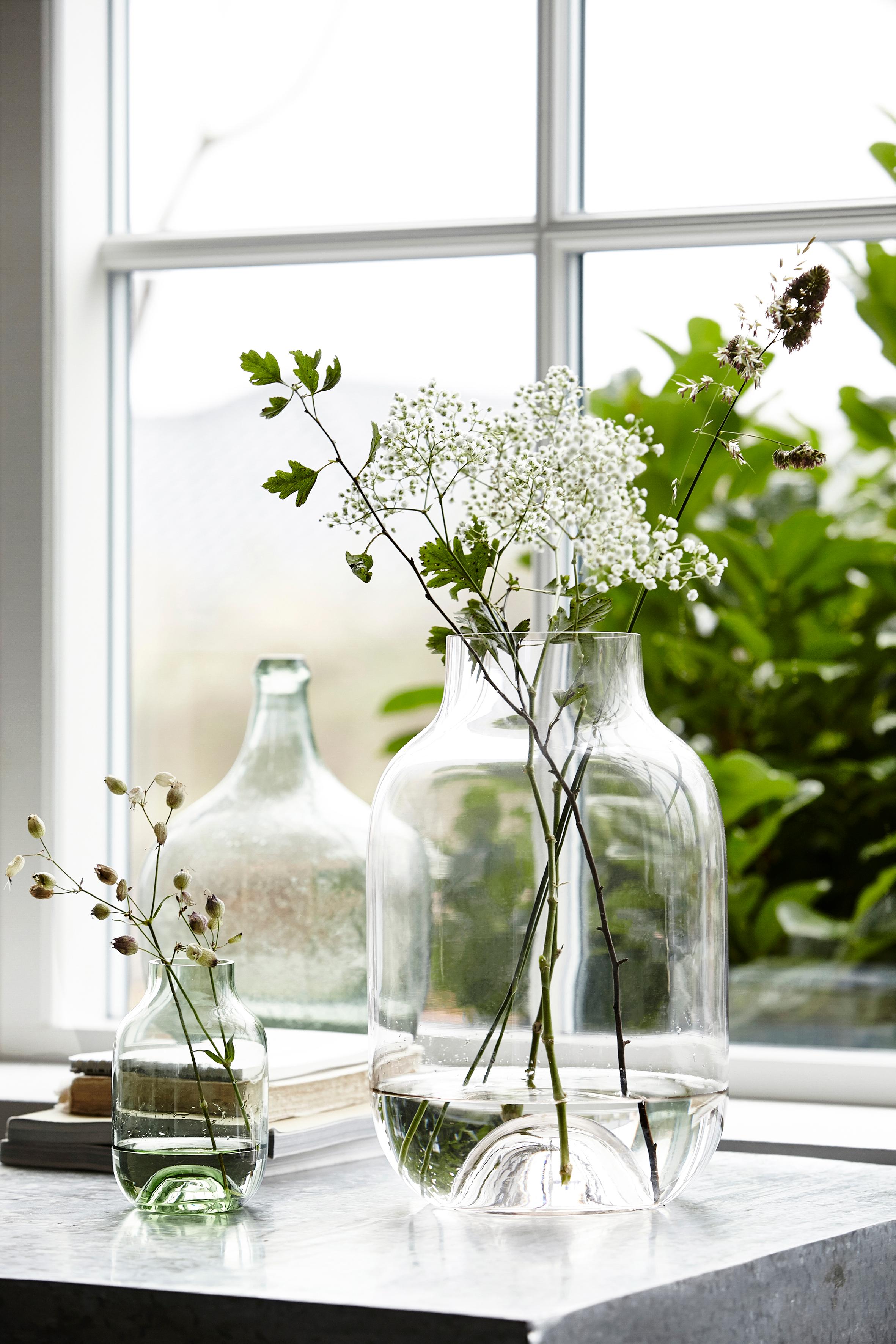Blumen als Frühlingsdeko in Glasvase dekorieren #blumendeko #glasvase #frühlingsdeko ©House Doctor