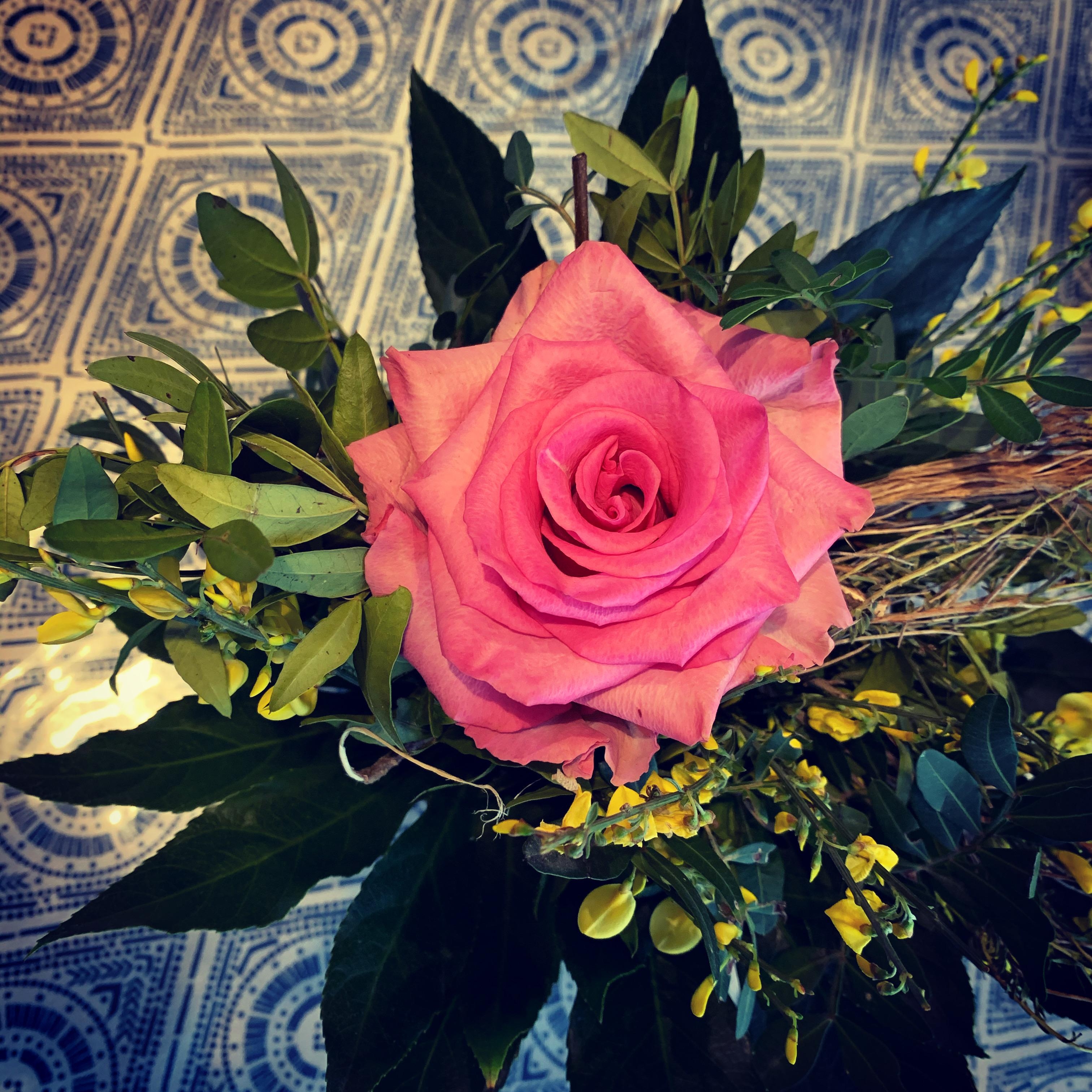 #blumen machen das #leben #bunter  #blumenstrauß #flowerssunday #rose #lieblingstischdecke