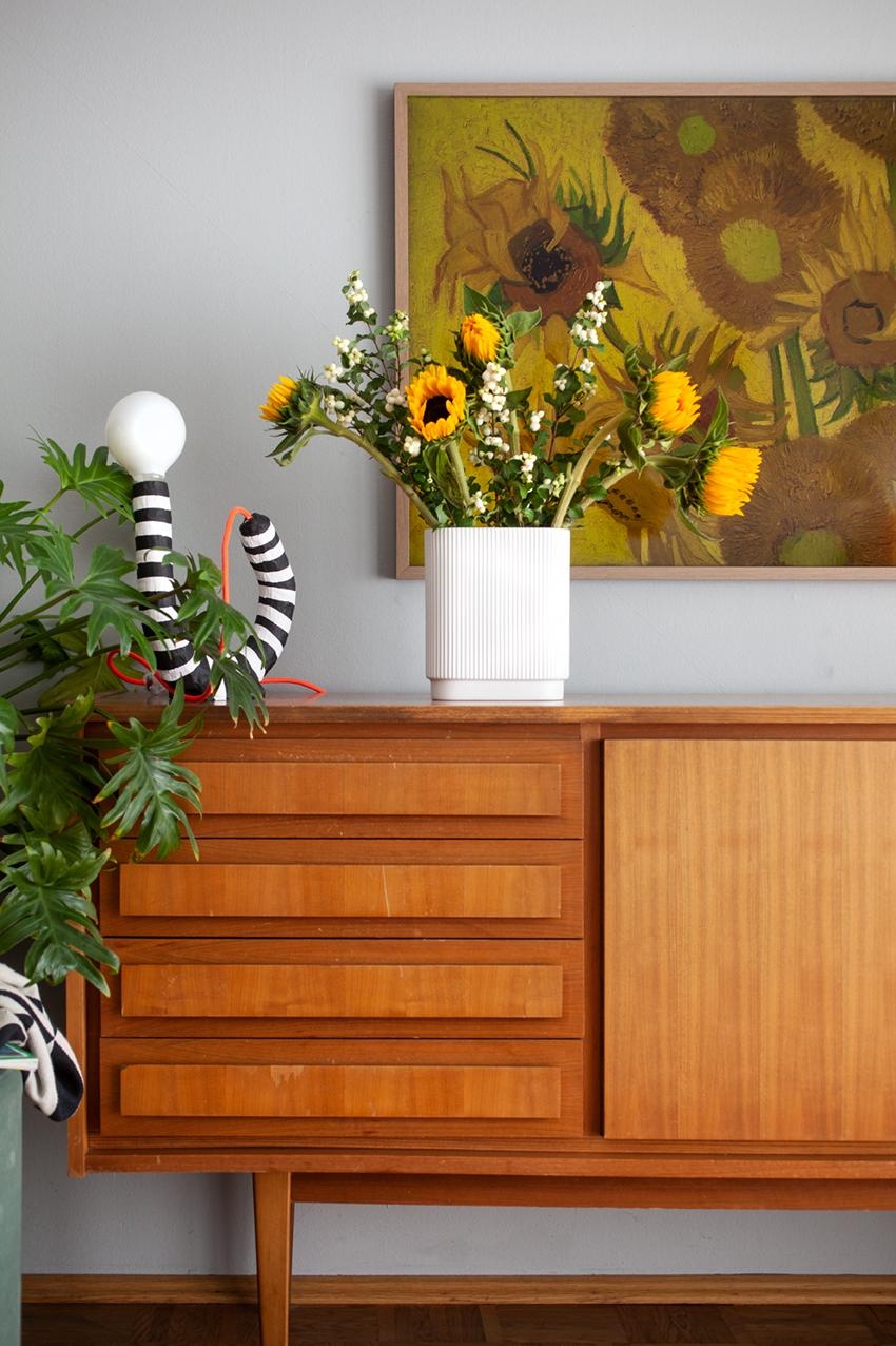 Blumen vor Blumen

#Sonnenblumen #Vintage #Sideboard #Wohnzimmer Blumenvase 