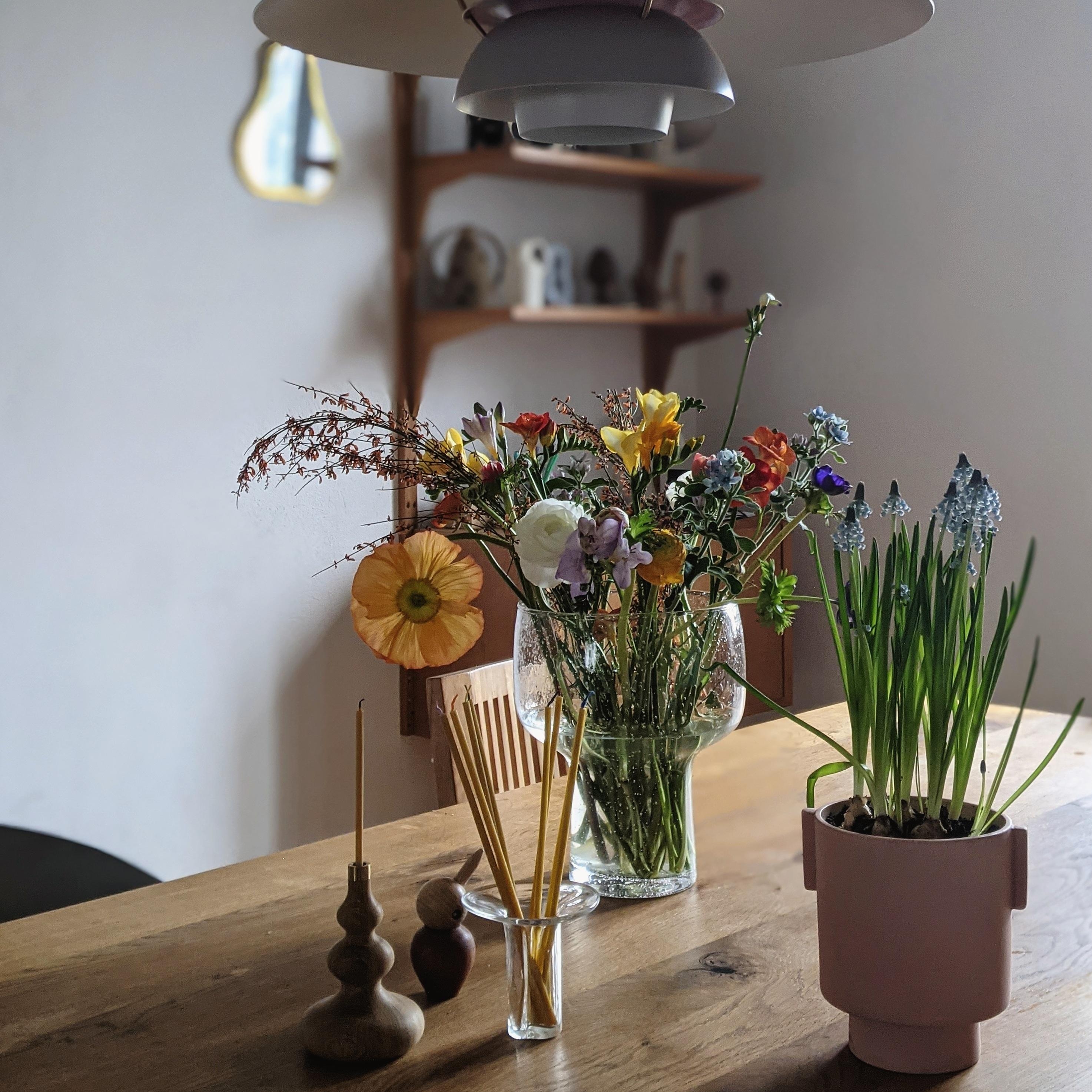 #blumen#freshflowerfriday#wohnen#interior#home#scandinavian#living#homestory#altbau#couchstyle