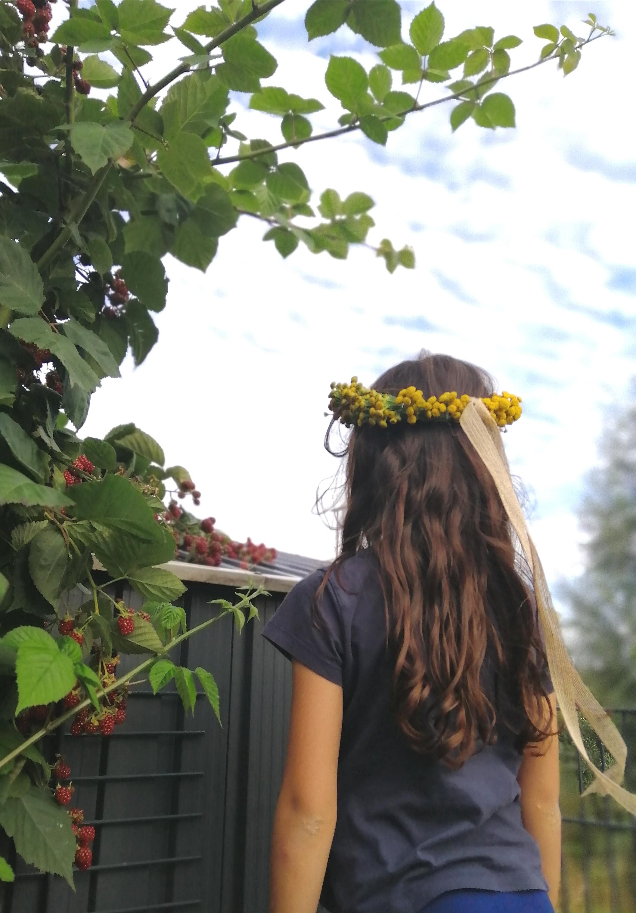 Blumenkranz für meine Nichte 🌼❤️ #blumenkranz #diy #wildflowers #natur #haarschmuck #garten