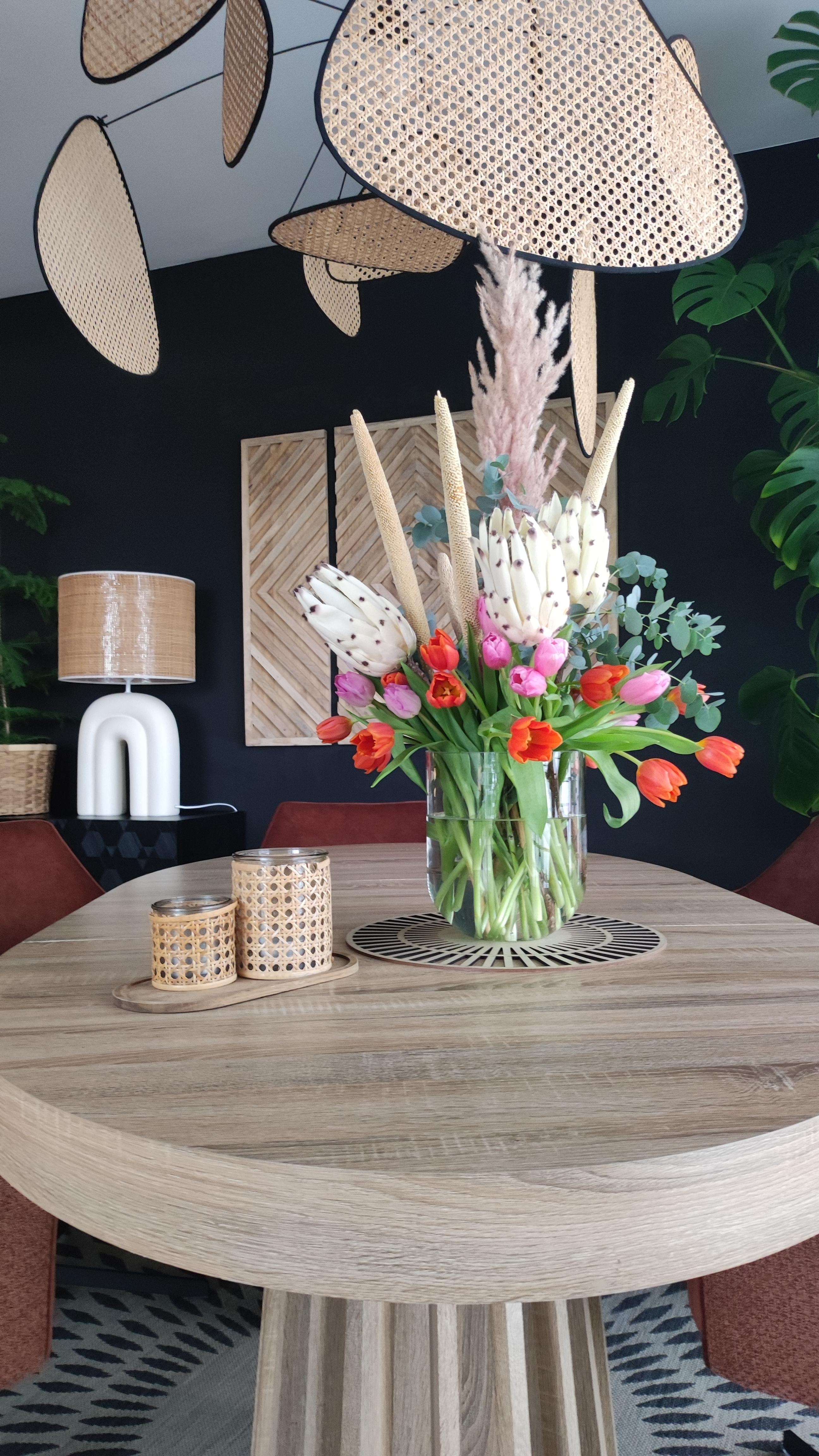 #blumenliebe #flowers #design #living #interior #interiordesign #deko #dekorieren #home #spring  #colour #pinkorange 