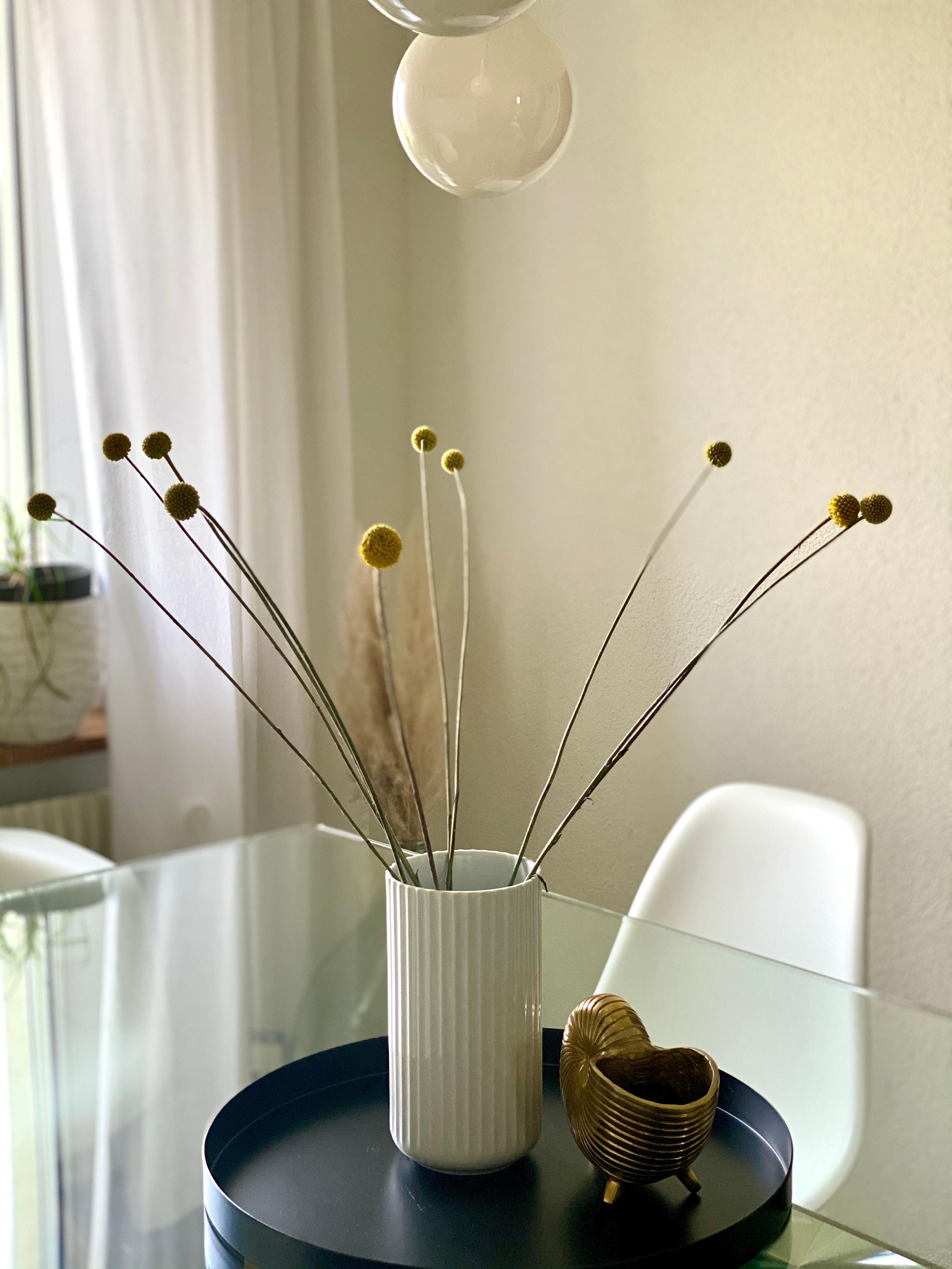 #blumenliebe #vase #blumen #esszimmer #lampe #flowers #couchliebt